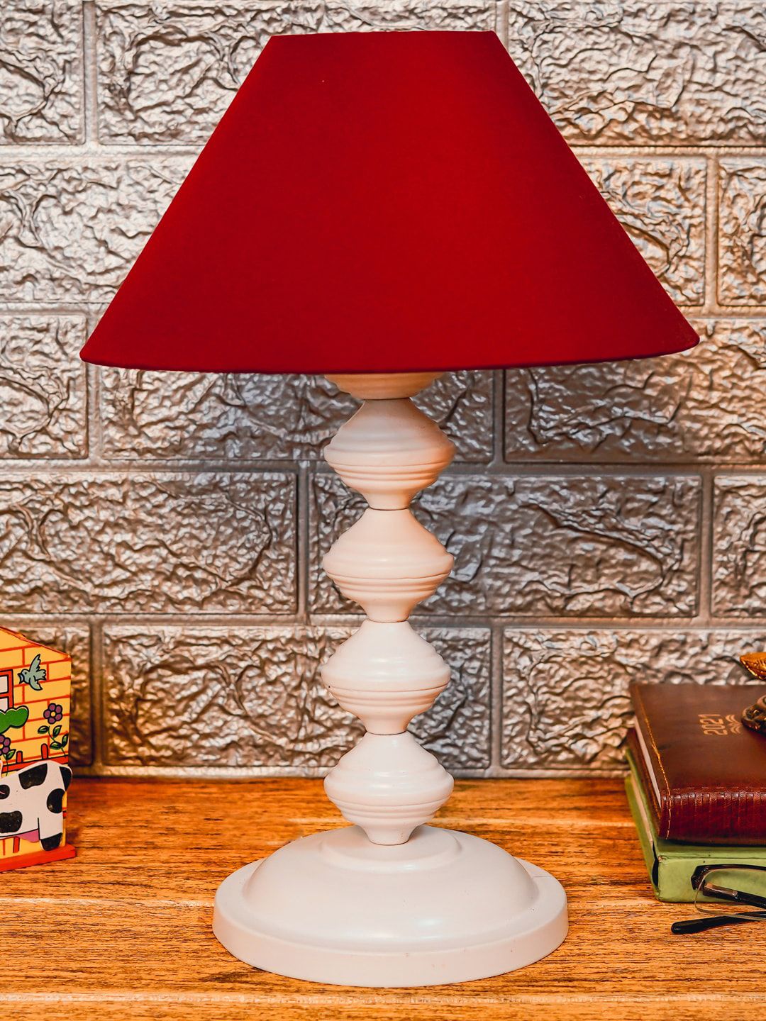 foziq White & Red Solid Metal Table Lamps Price in India