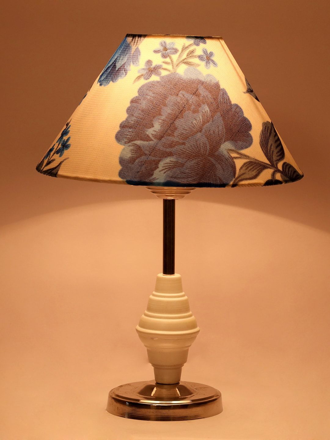 foziq White & Blue Printed Triangle Shaped Table Lamps Price in India