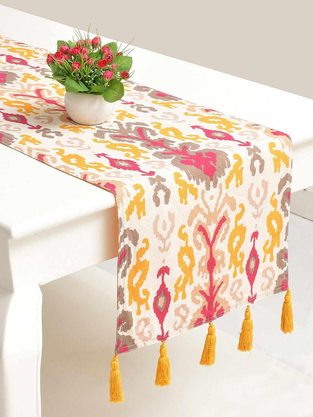 BLANC9 Yellow Printed Pure Cotton Table Runners Price in India