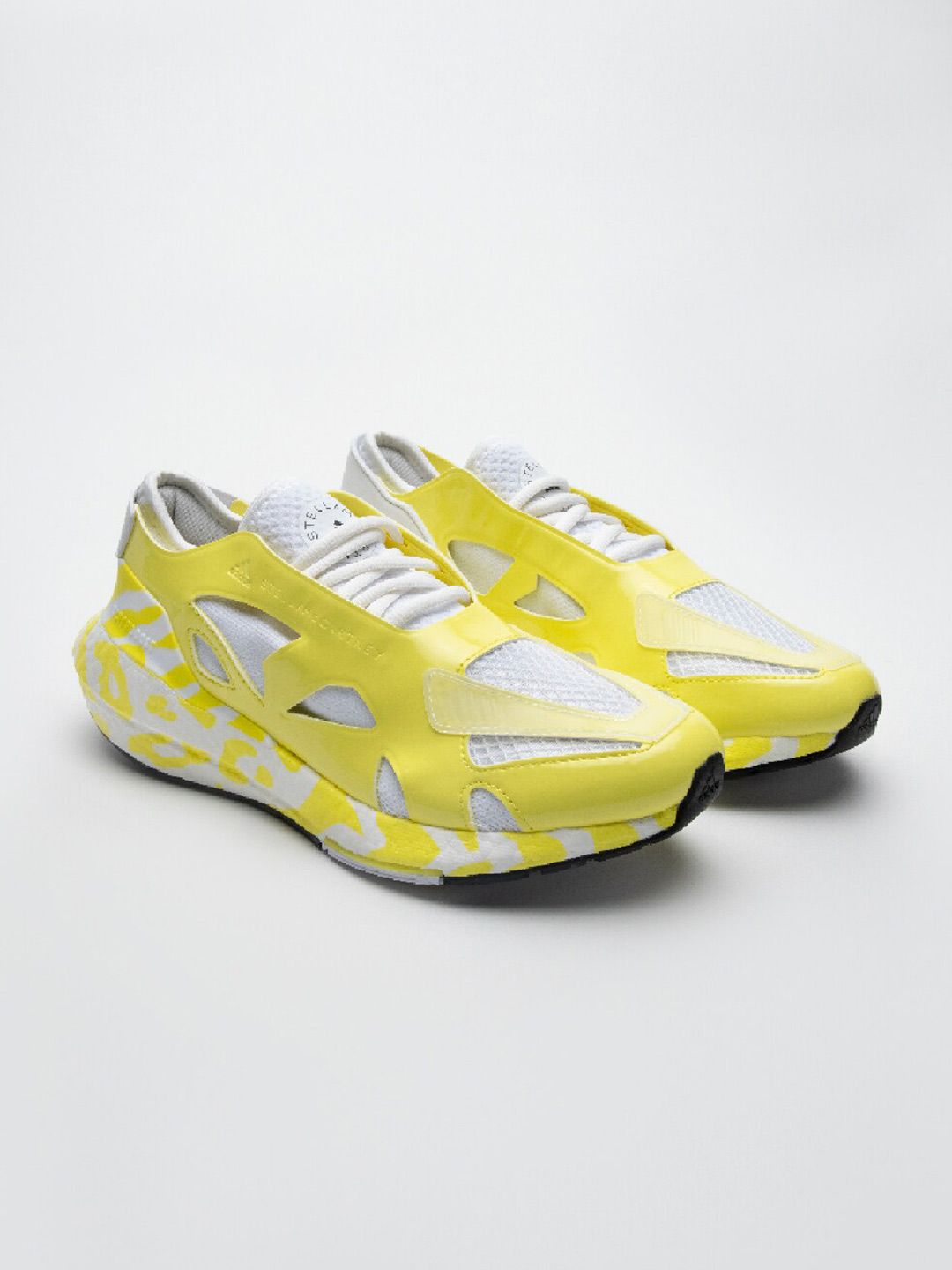 ADIDAS Women Yellow Sports Shoes Price in India