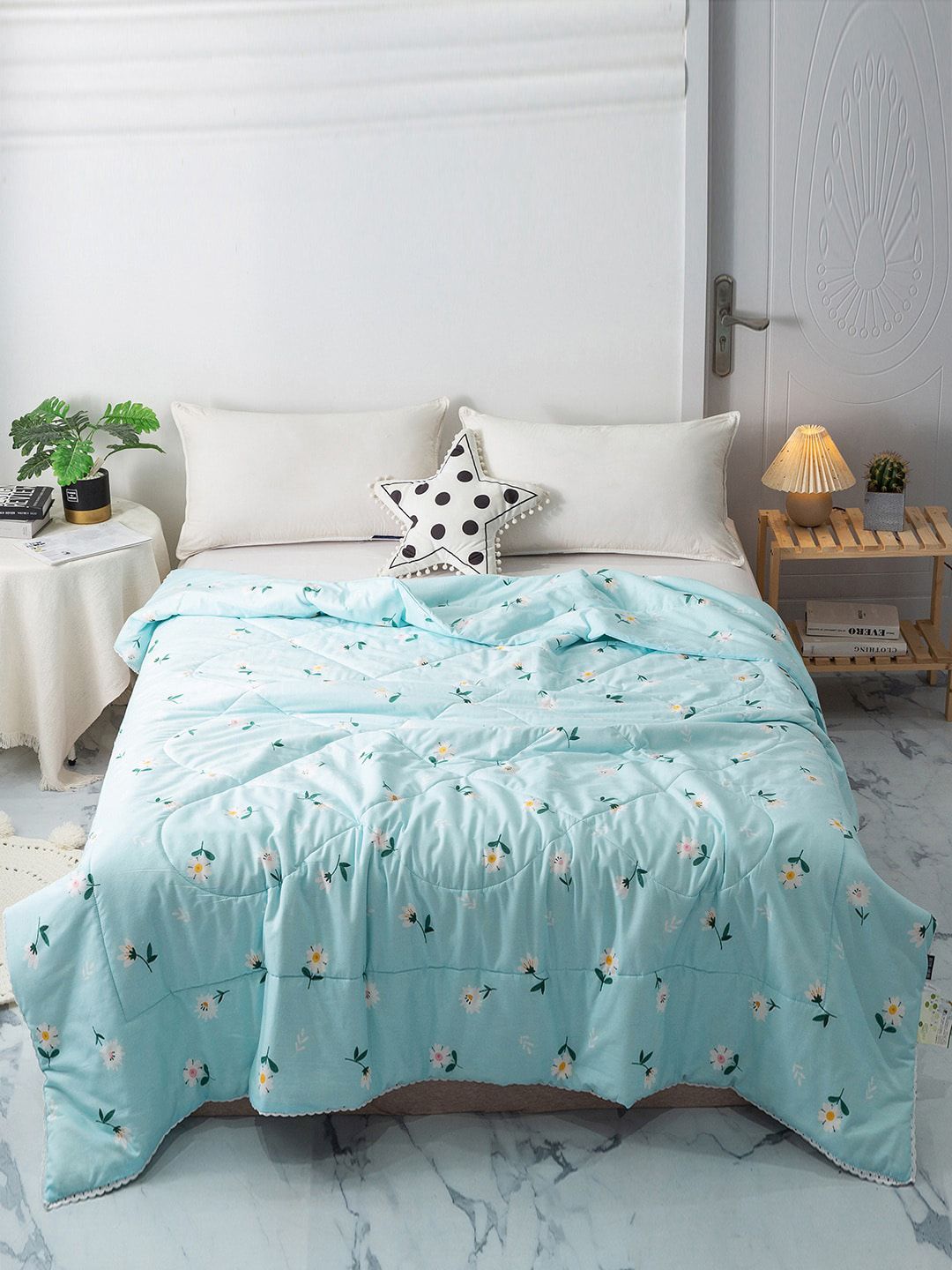 JC Collection Pure cotton Blue & White Floral AC Room 300 GSM Double Bed Quilt Price in India