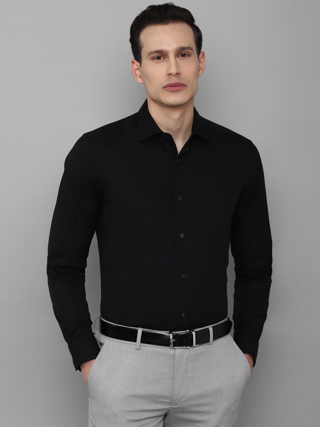 Louis Philippe Louis Philippe Men Black Solid Pure Cotton Formal Shirt