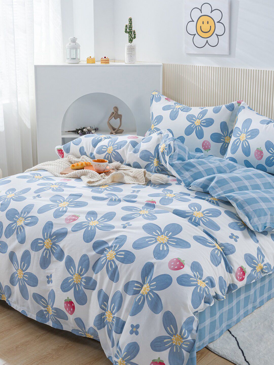 JC Collection Blue & White Printed Pure Cotton Bedding Set Price in India