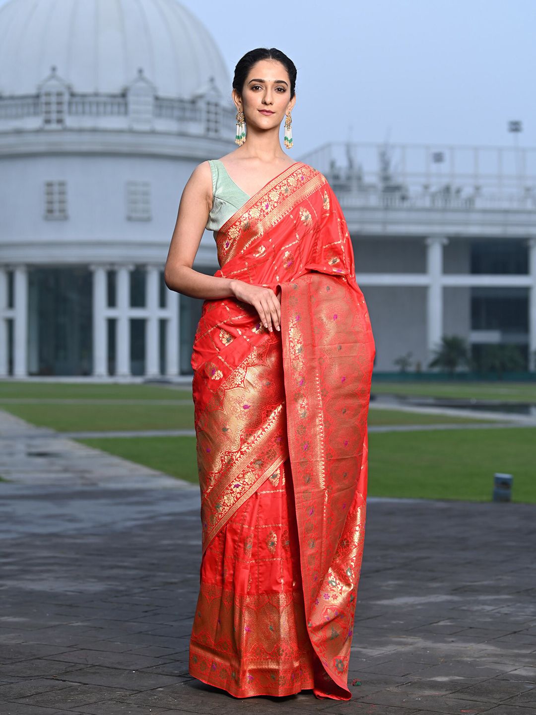 BEATITUDE Red & Gold-Toned Woven Design Zari Silk Blend Banarasi Saree Price in India