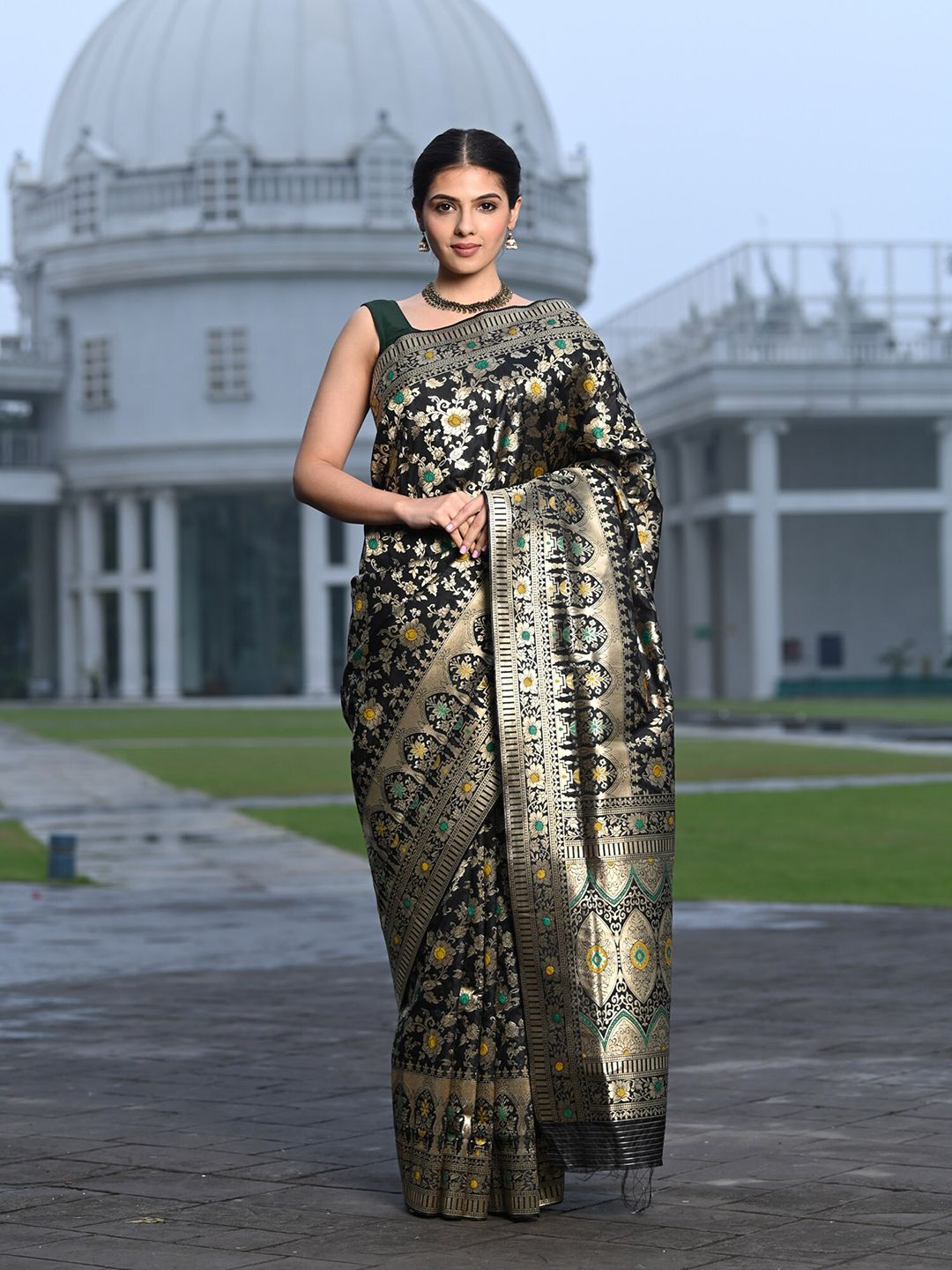 BEATITUDE Black & Gold-Toned Woven Design Zari Silk Blend Banarasi Saree Price in India