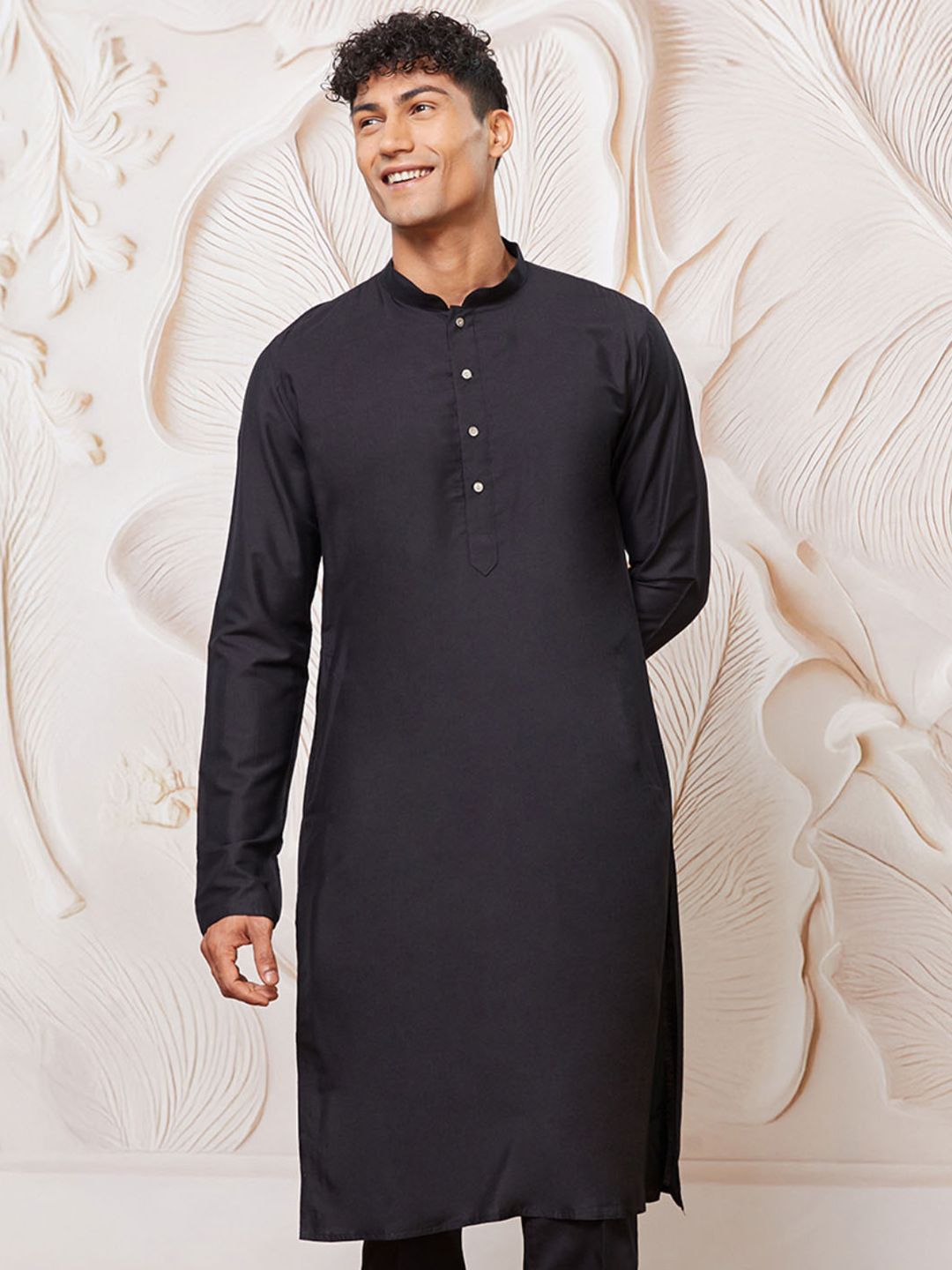 VASTRAMAY Men Black Solid Kurta