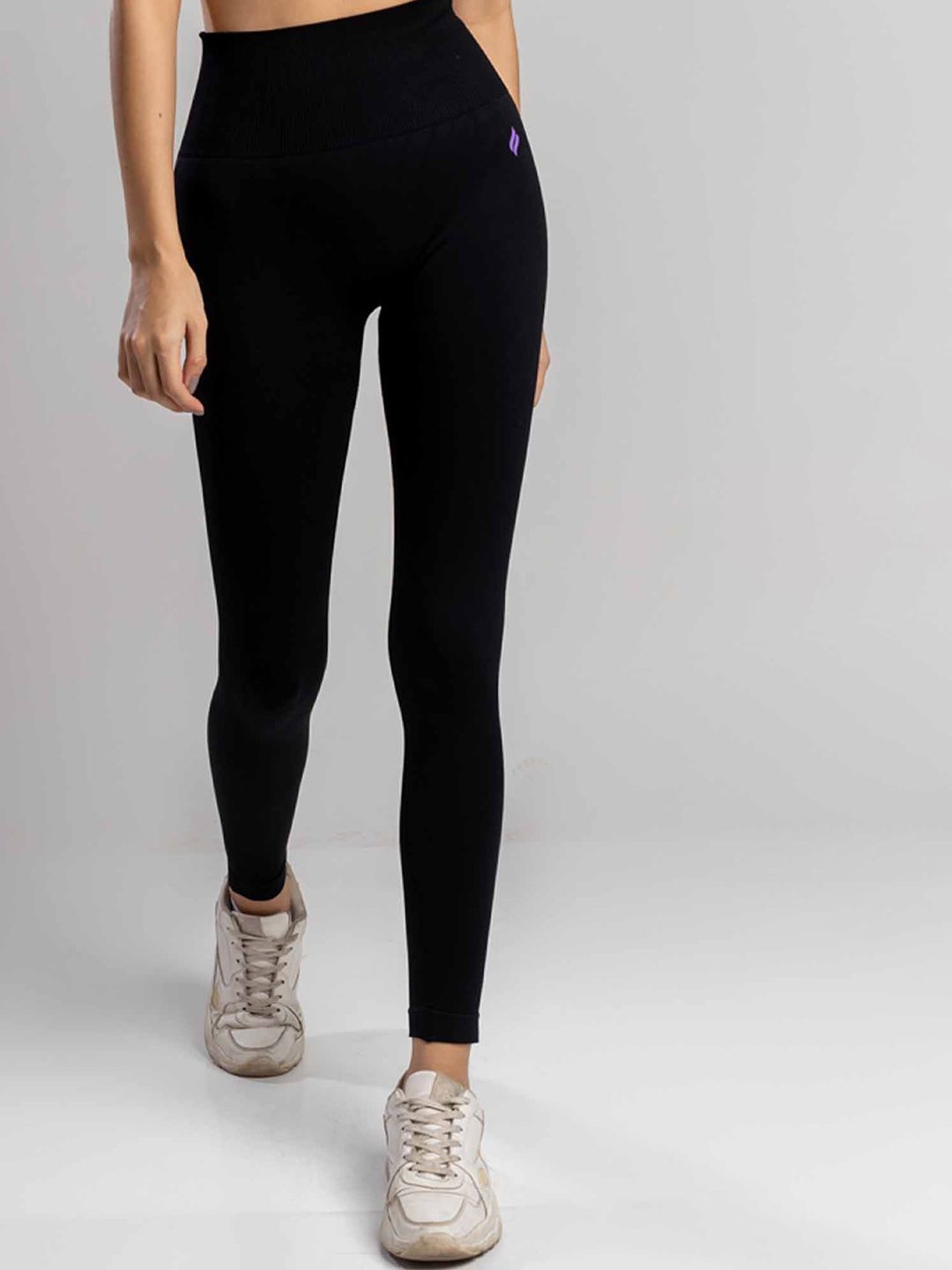 SKNZ Women Black Solid Seamless Tights Price in India