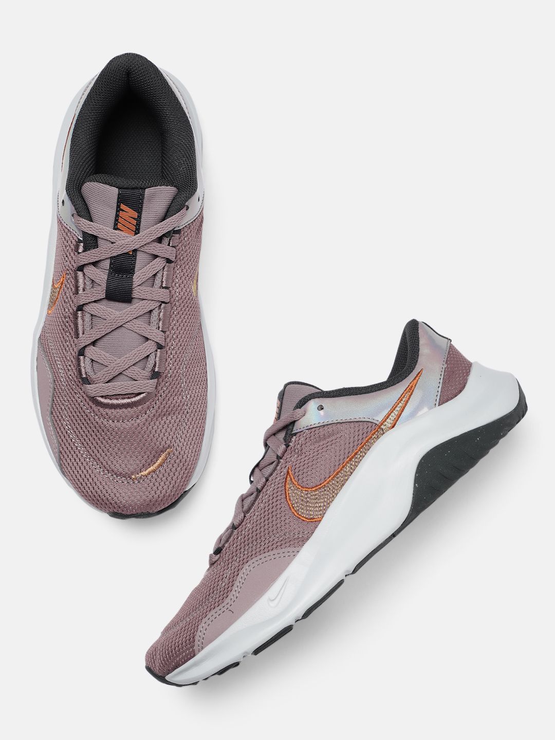 Nike Women LEGEND ESSENTIAL 3 Training Shoes Price in India