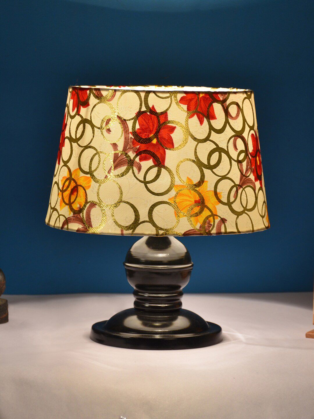 foziq Black & Red Printed Table Lamp Price in India