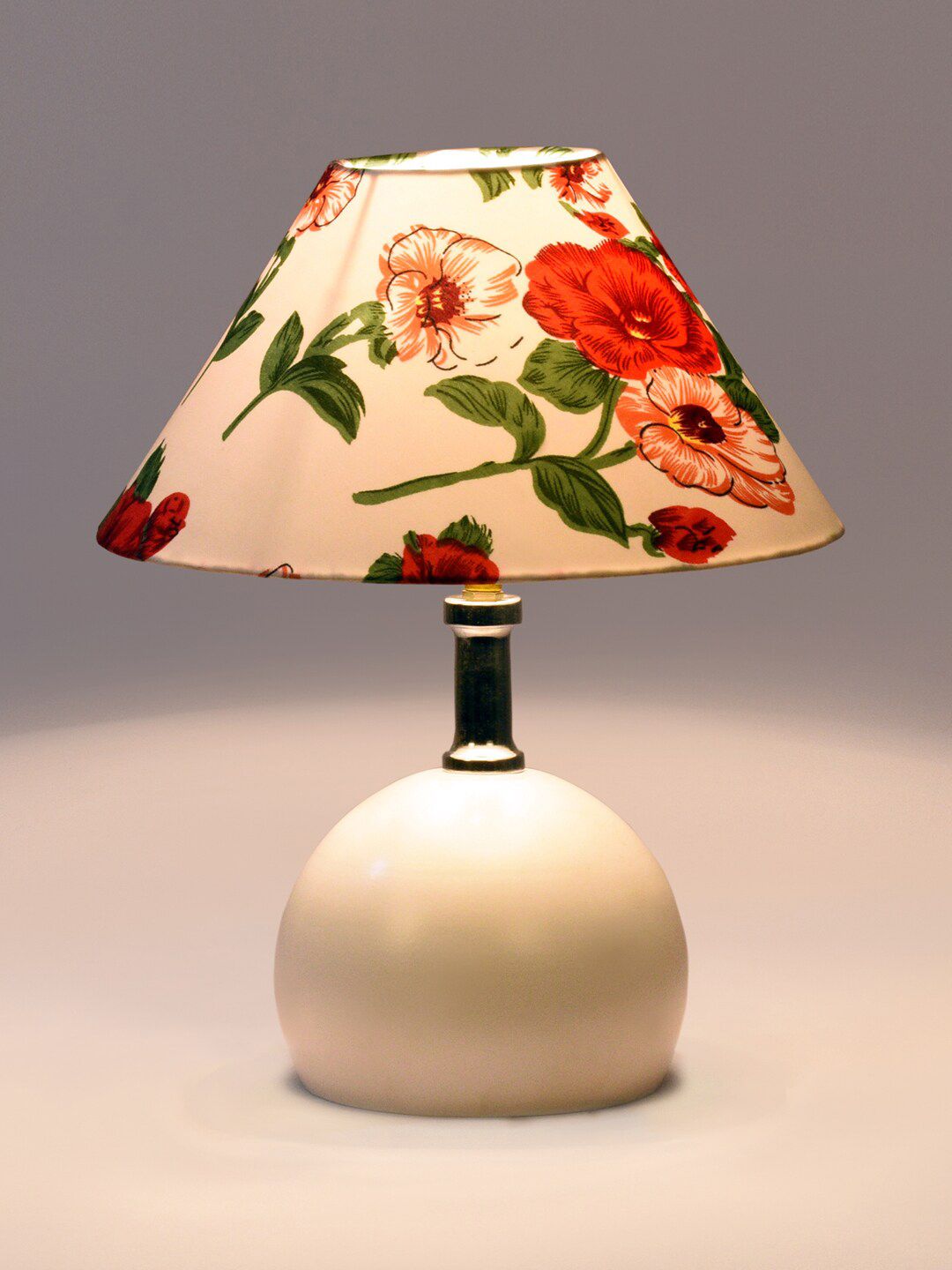 foziq White & Red Printed Triangle Shape Table Lamps Price in India