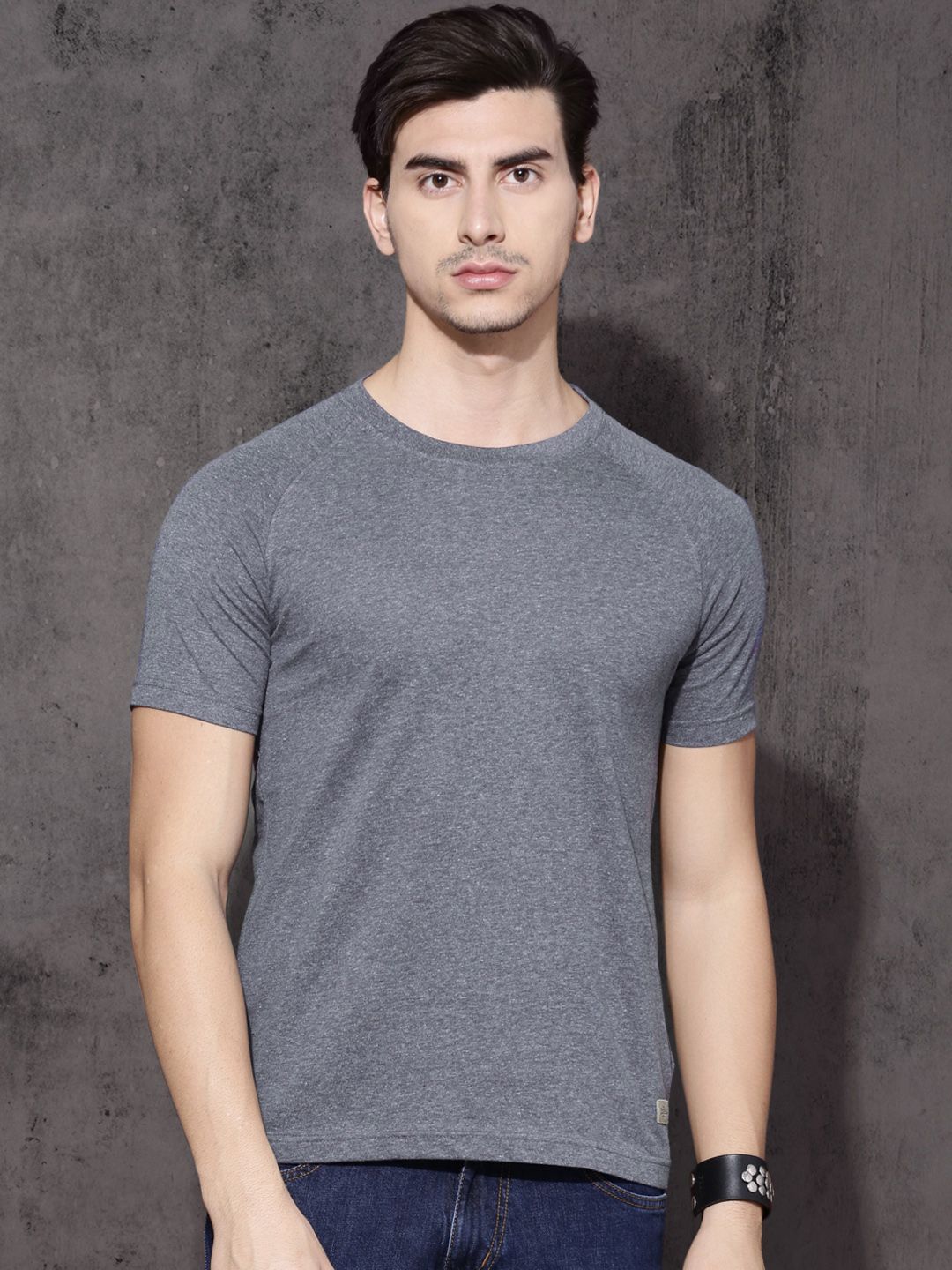 Roadster Men Navy Solid Round Neck T-shirt