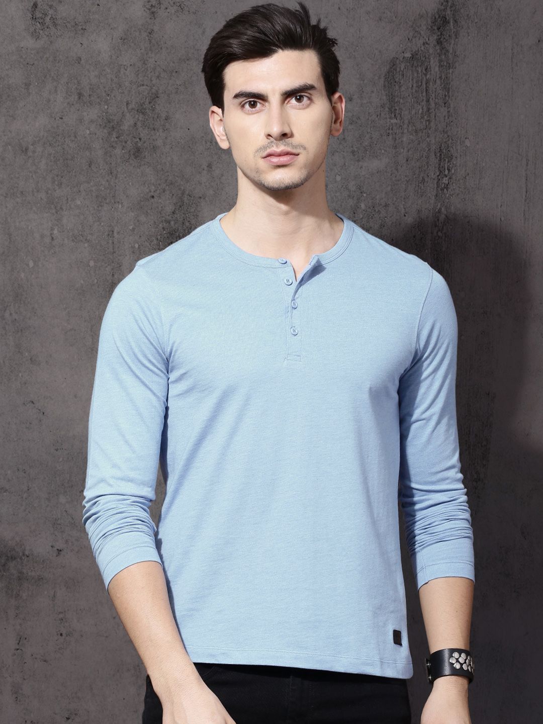 Roadster Men Blue Melange Solid Henley Neck T-shirt