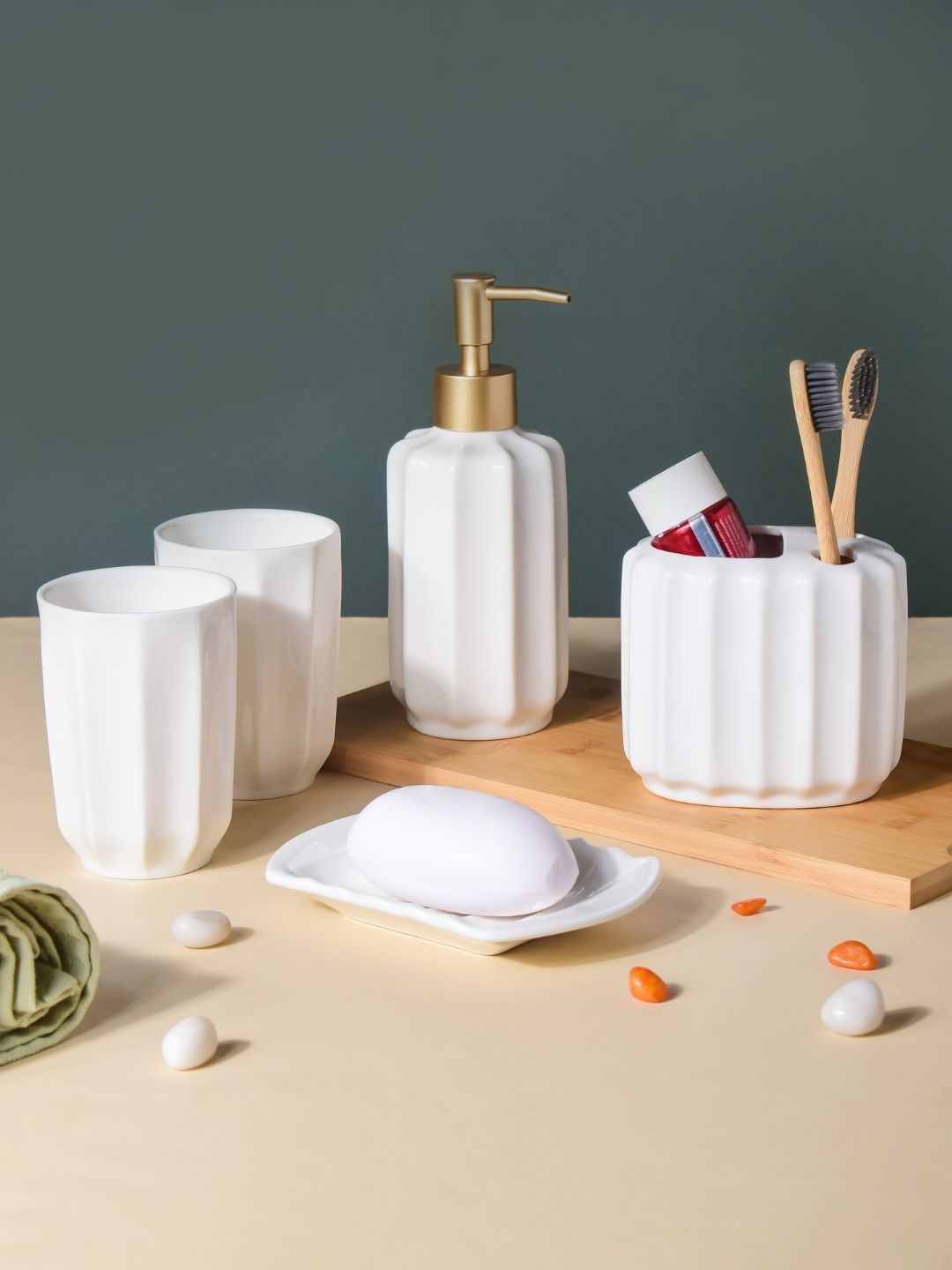 Nestasia Set Of 5 White Solid Ceramic Bathroom Accessories Set Price in India