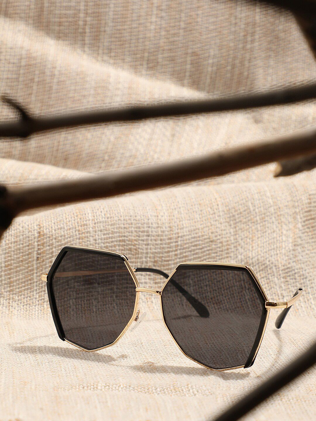 HAUTE SAUCE by Campus Sutra Oversized Sunglasses with Polarised Lens AW22_HSSG1361