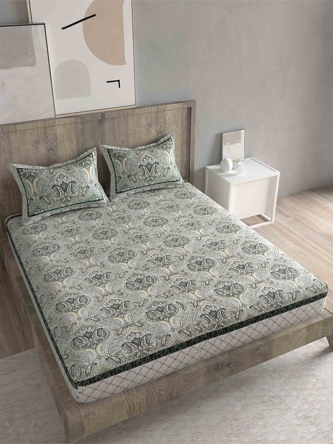 Spangle Green & White Ethnic Motifs Cotton 260 TC King Bedsheet with 2 Pillow Covers Price in India