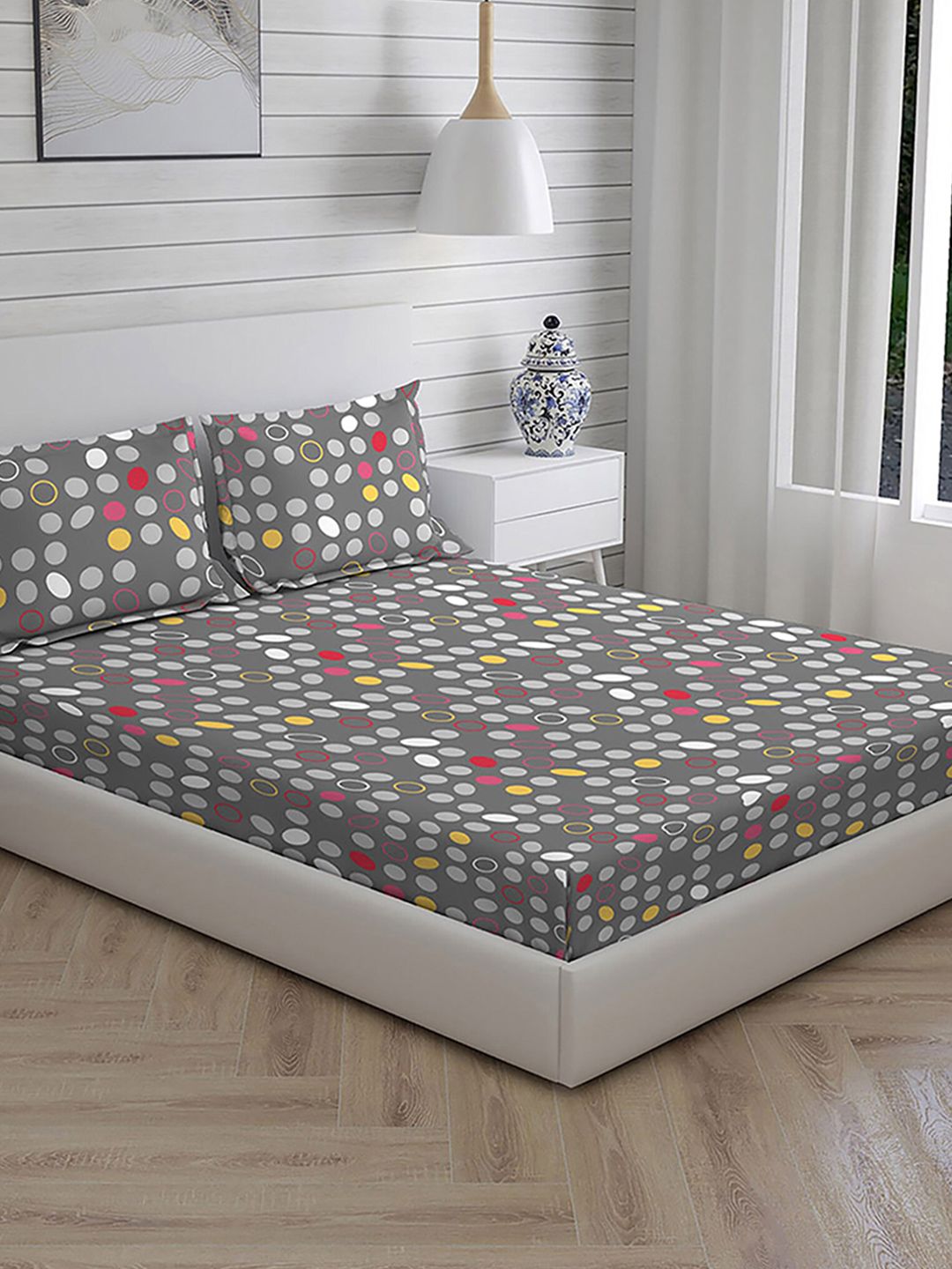 Layers Grey & White Geometric 104 TC Pure Cotton King Bedsheet with 2 Pillow Covers Price in India
