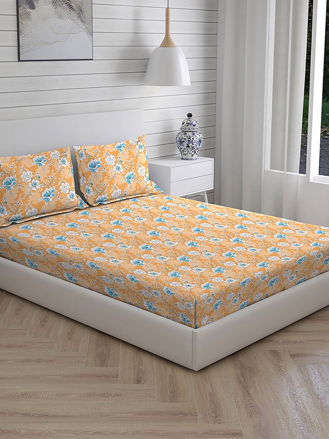 Layers Peach-Coloured & White Floral 104 TC Pure Cotton King Bedsheet with 2 Pillow Covers Price in India
