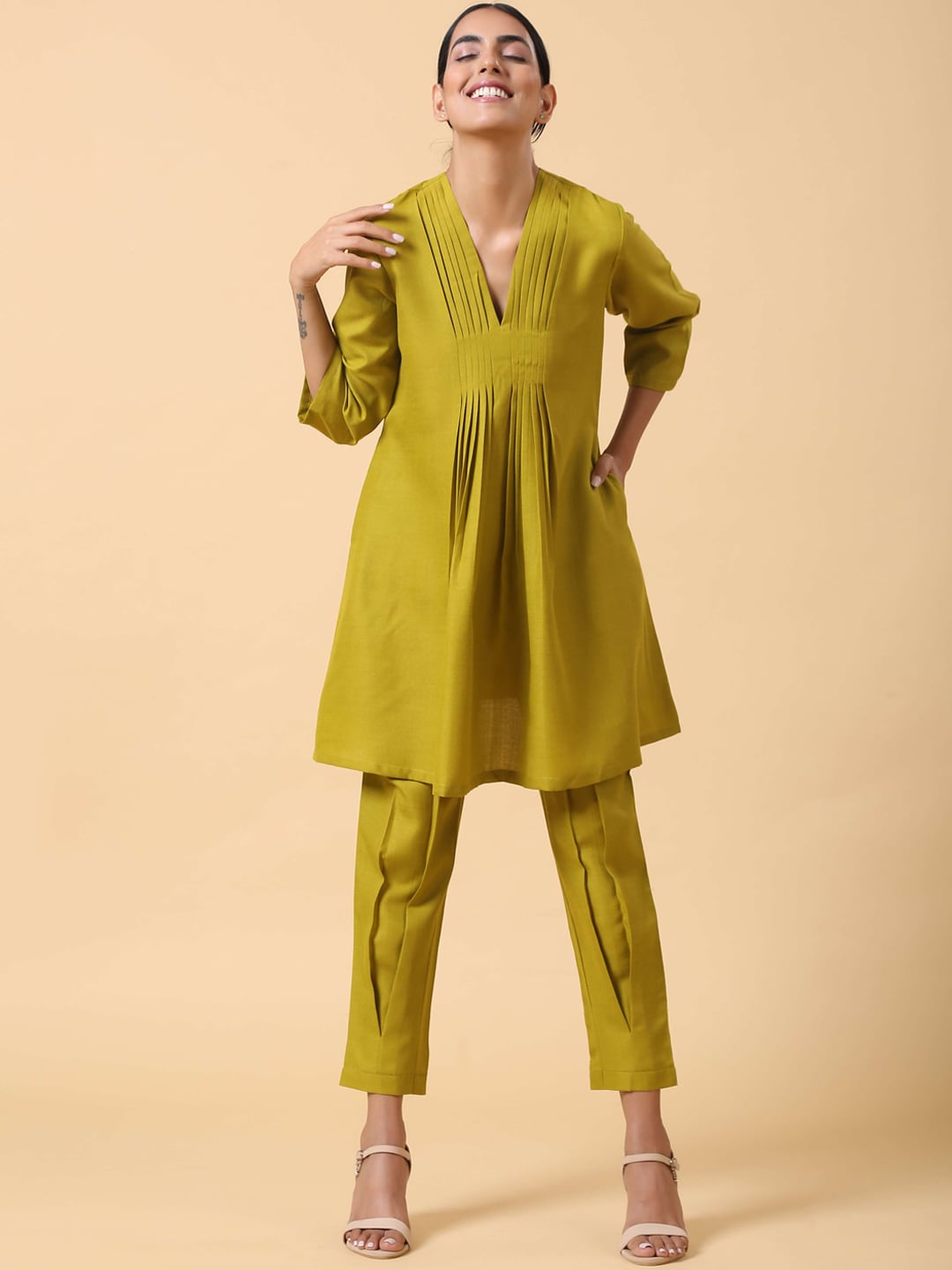trueBrowns Women Green Solid Linen Co-Ord Price in India