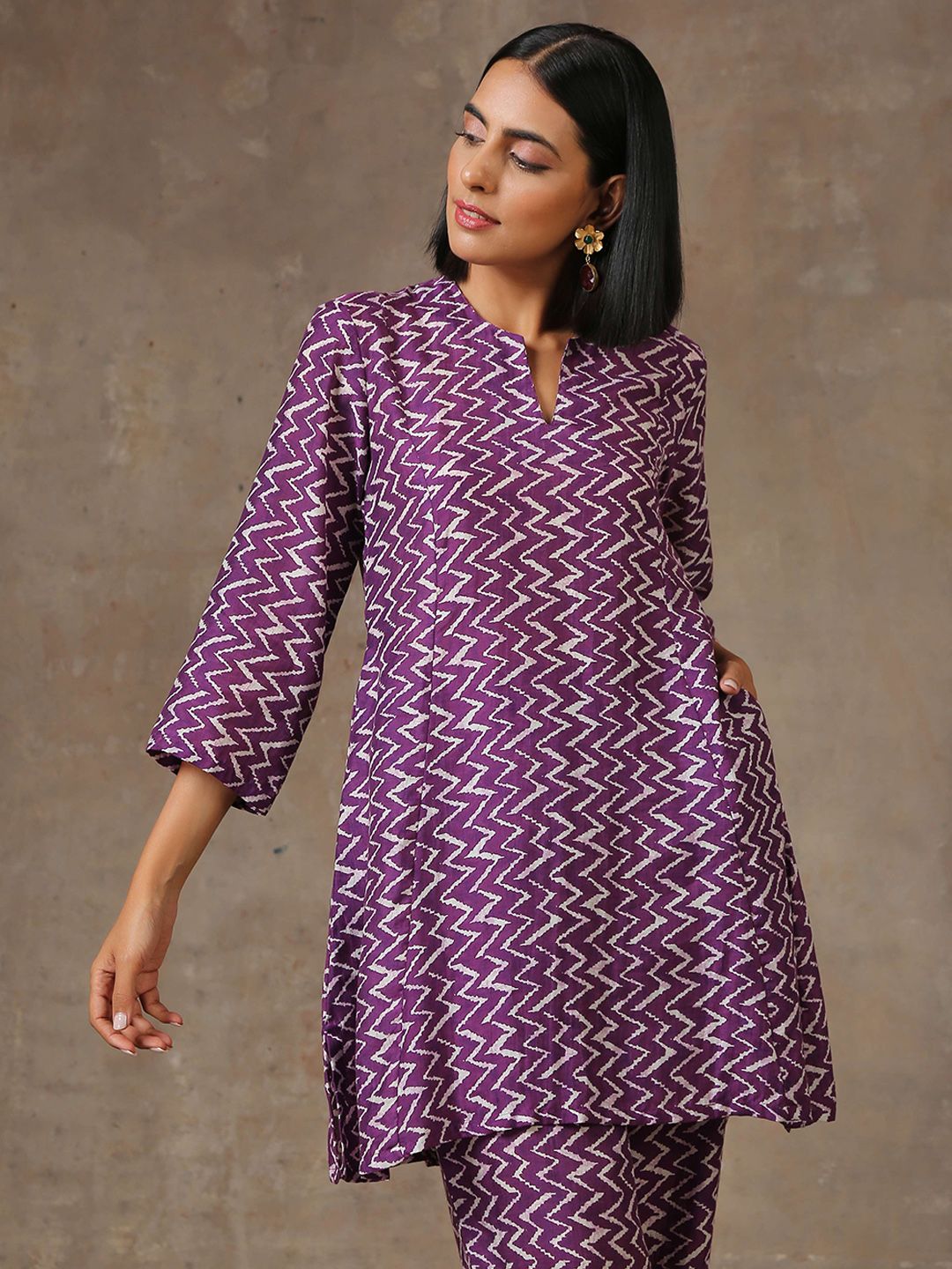 trueBrowns Women Purple & White Lehariya Printed Silk Ethnic Co-Ord Price in India