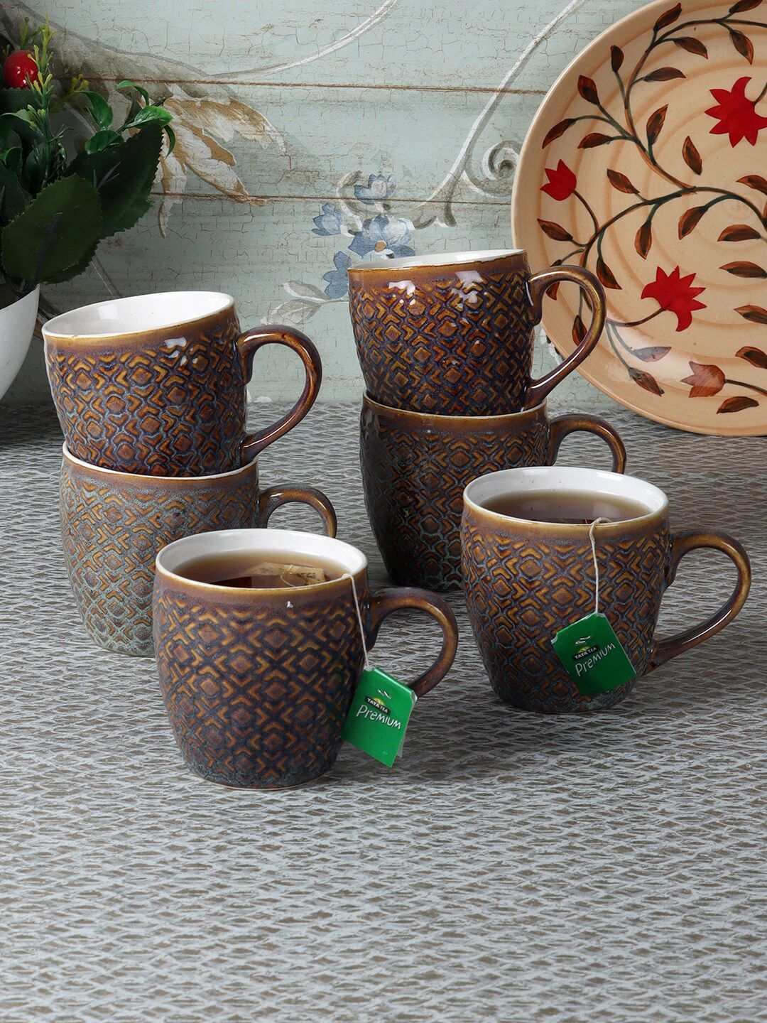 CDI Brown & White Textured Ceramic Glossy Cups Set of 7 With Wooden Tray Price in India