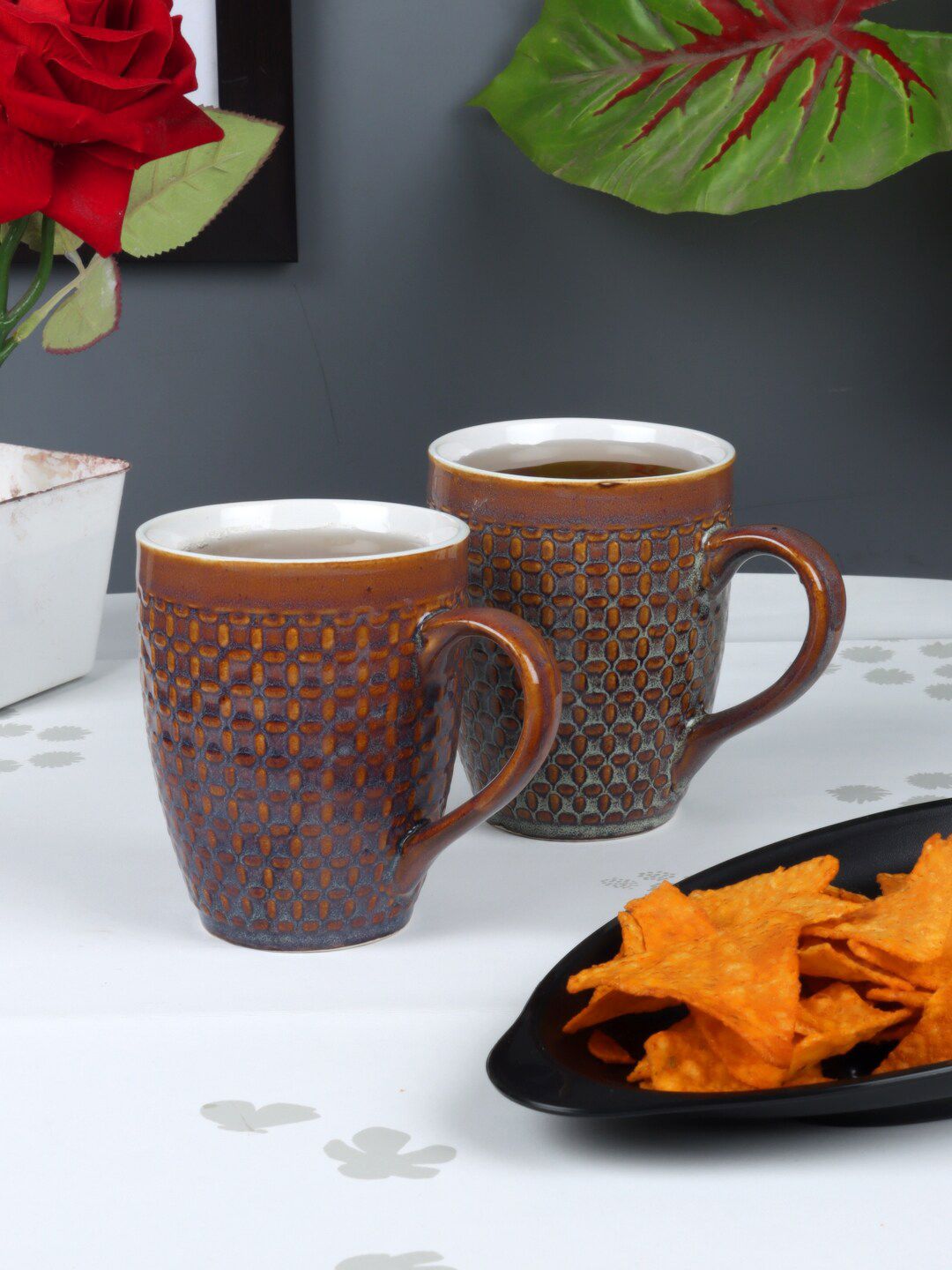 CDI Brown & White Textured Ceramic Glossy Mugs Set of 7 With Wooden Tray Price in India