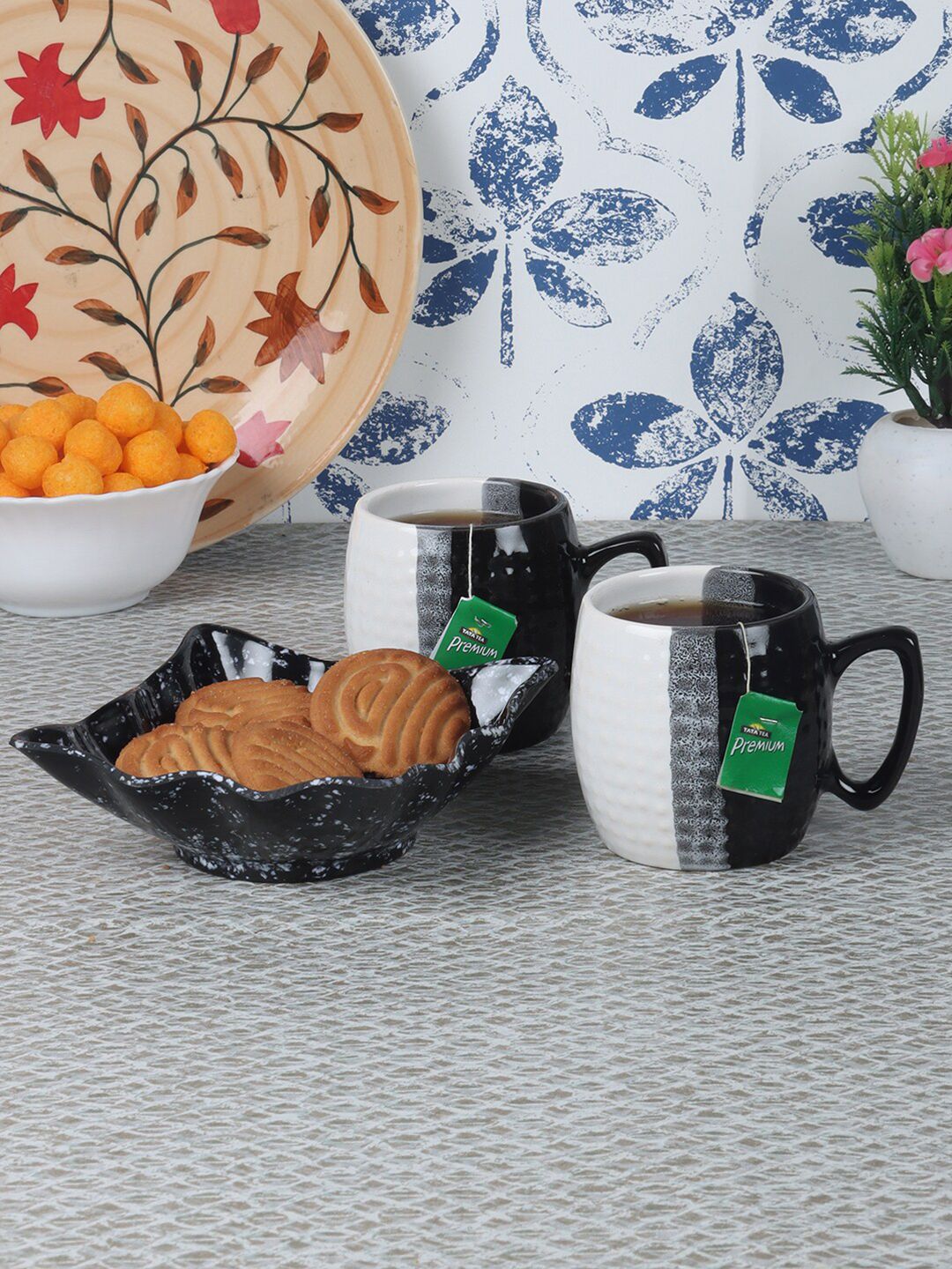 CDI White & Black Handcrafted Printed Ceramic Glossy Mug and Bowl Set of 6 Price in India