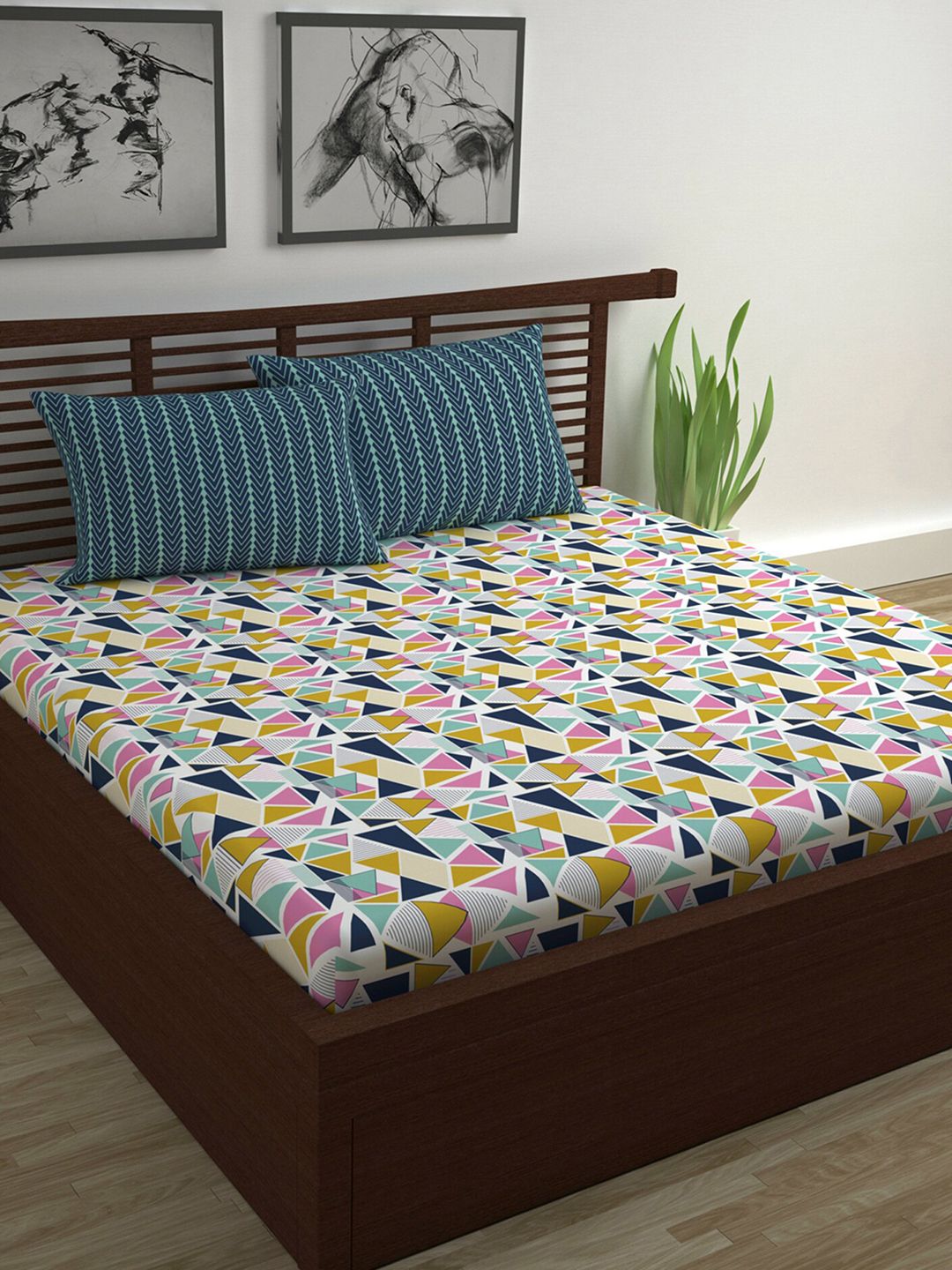 Divine Casa White & Green Geometric 144 TC Queen Bedsheet with 2 Pillow Covers Price in India