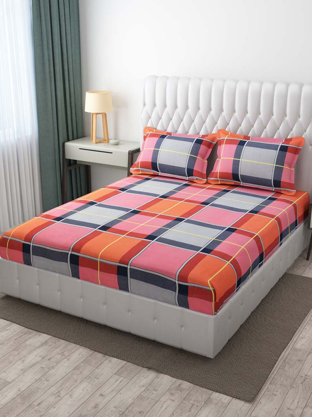 Slushy Mushy Pink & Orange Geometric 300 TC King Bedsheet with 2 Pillow Covers Price in India