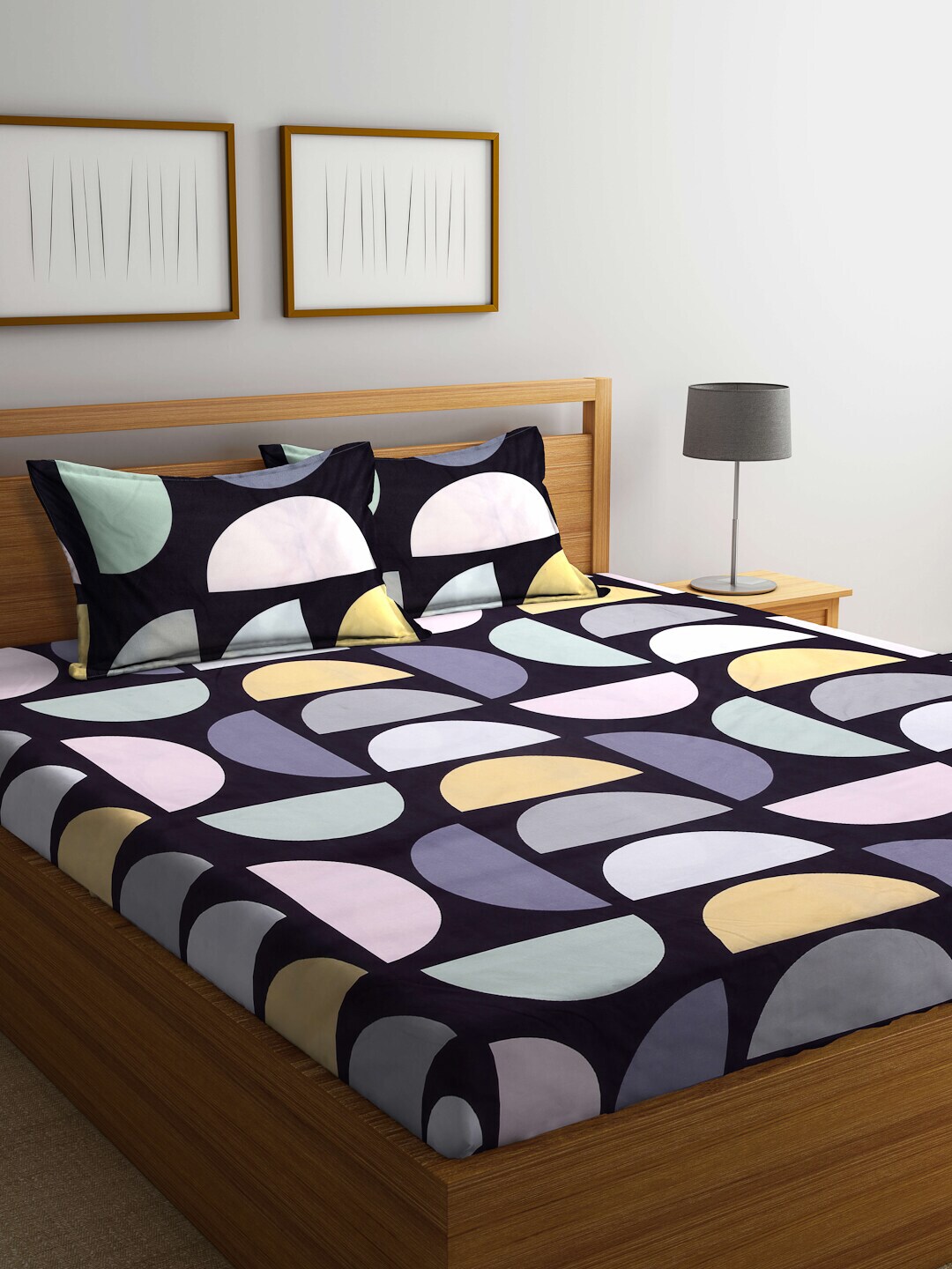 Arrabi 300 TC 130 GSM Geometric Print King Size Bedsheet With 2 Pillow Covers Price in India