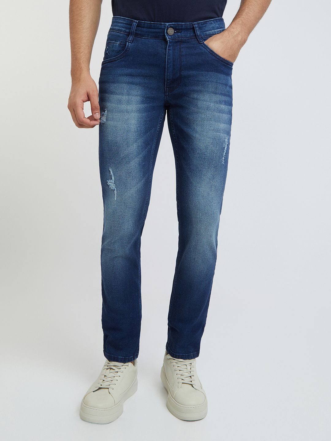 Parx Men Blue Slim Fit Low Distress Light Fade Jeans