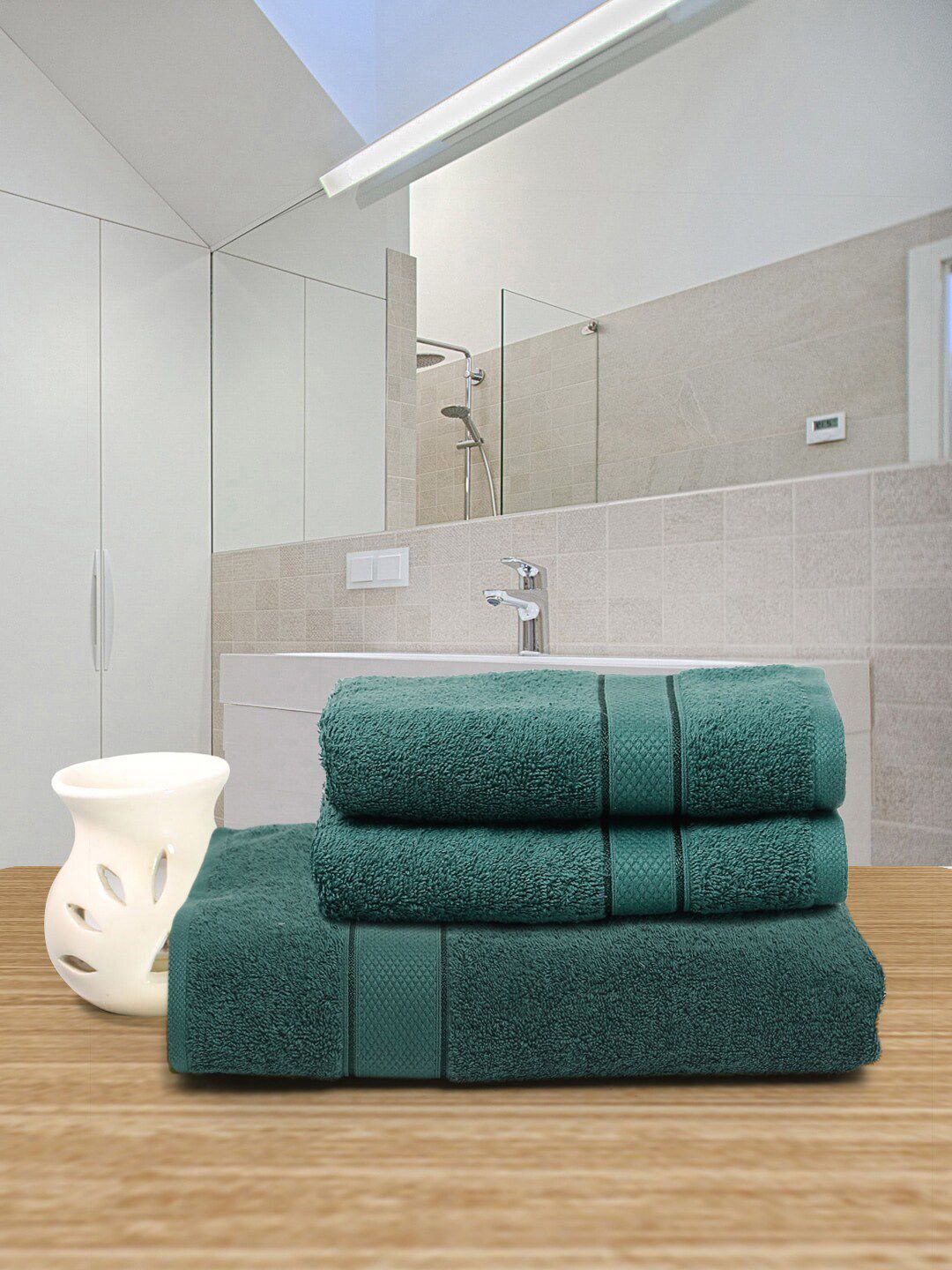 Creeva  Pack Of 3 Green Solid 525 GSM Pure Cotton Towel Set Price in India