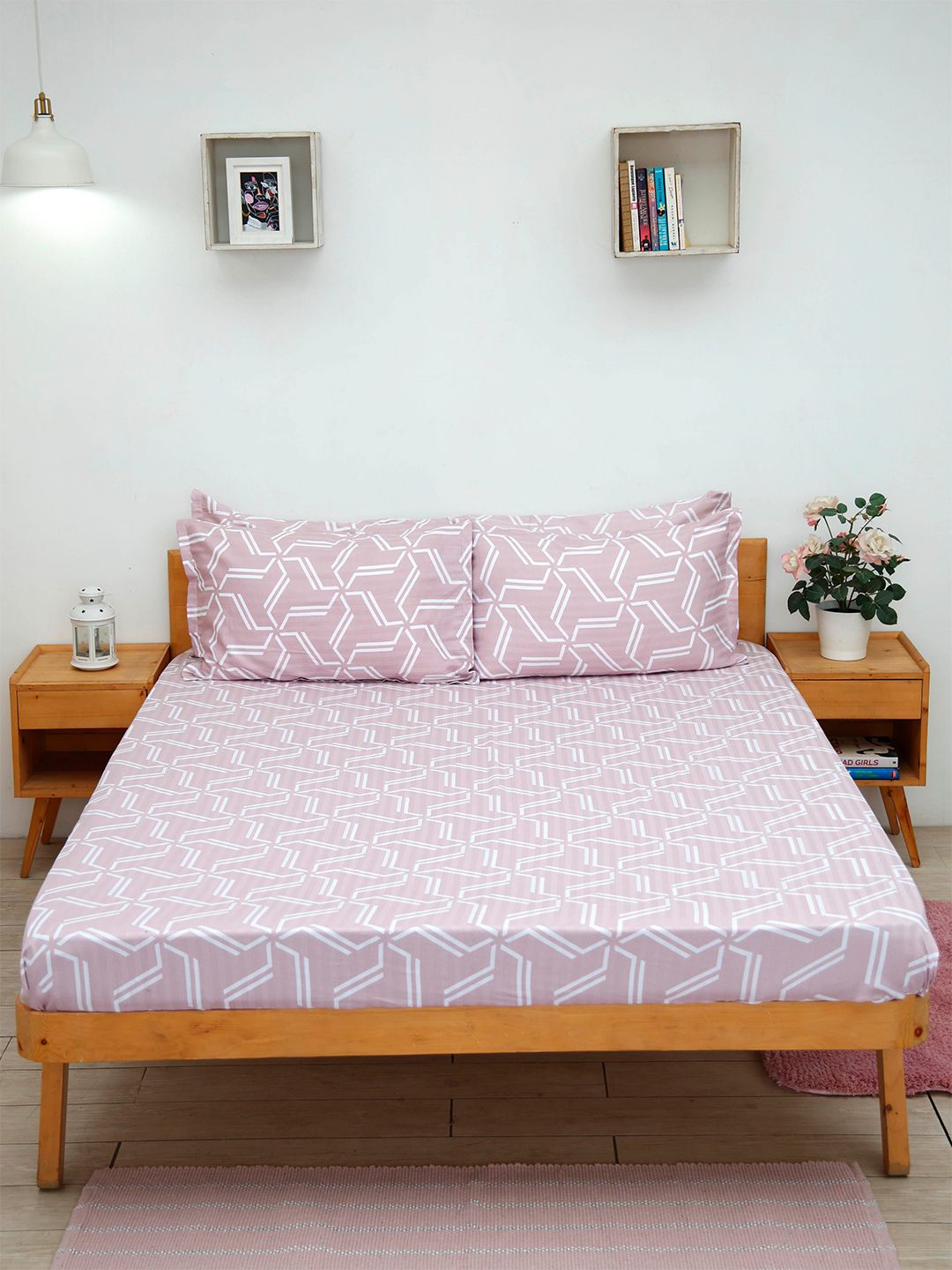 Ariana 300 TC Geometric Print Flat Cotton King Bedsheet With 2 Pillow Covers Price in India