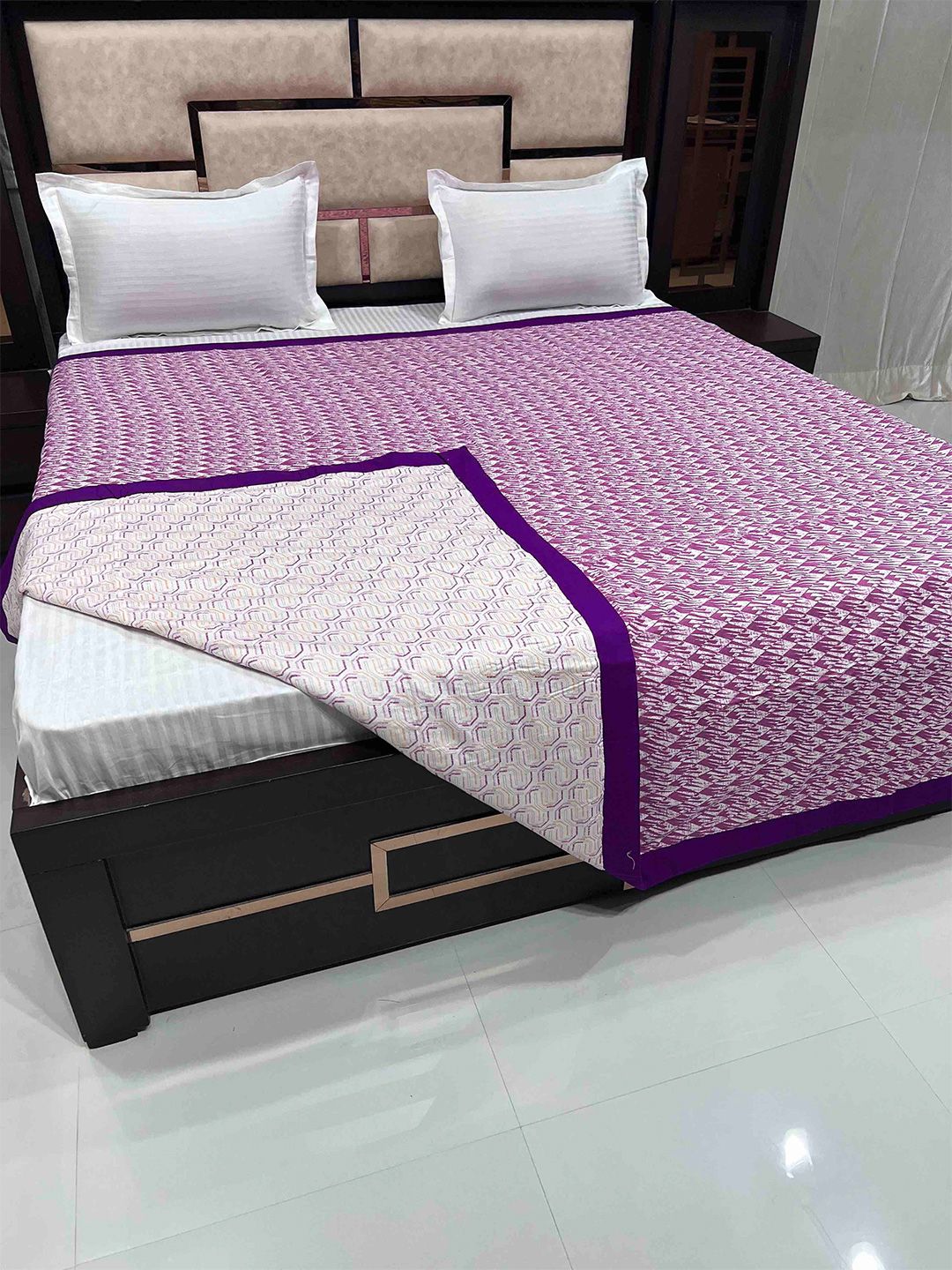 Pure Decor Purple & White Geometric AC Room 300 GSM Double Bed Cotton Dohar Price in India