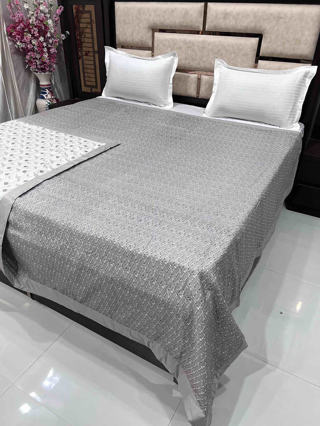 Pure Decor Grey & Off White Geometric AC Room 300 GSM Double Bed Cotton Dohar Price in India
