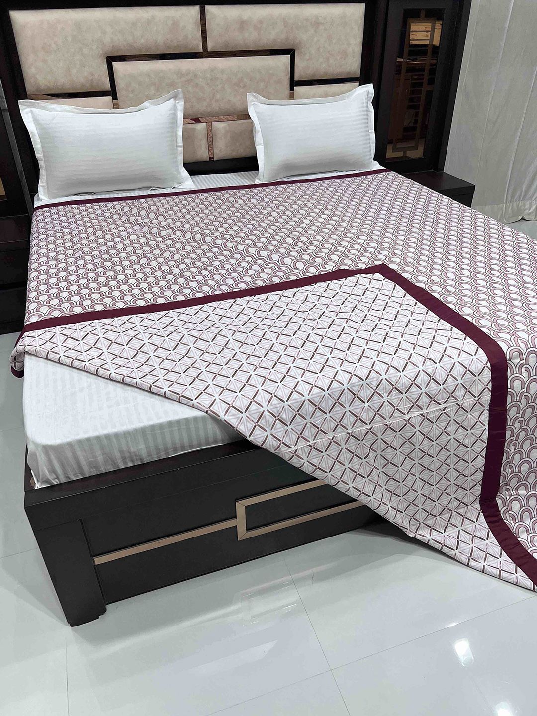 Pure Decor Maroon & White Geometric AC Room 300 GSM Double Bed Cotton Dohar Price in India