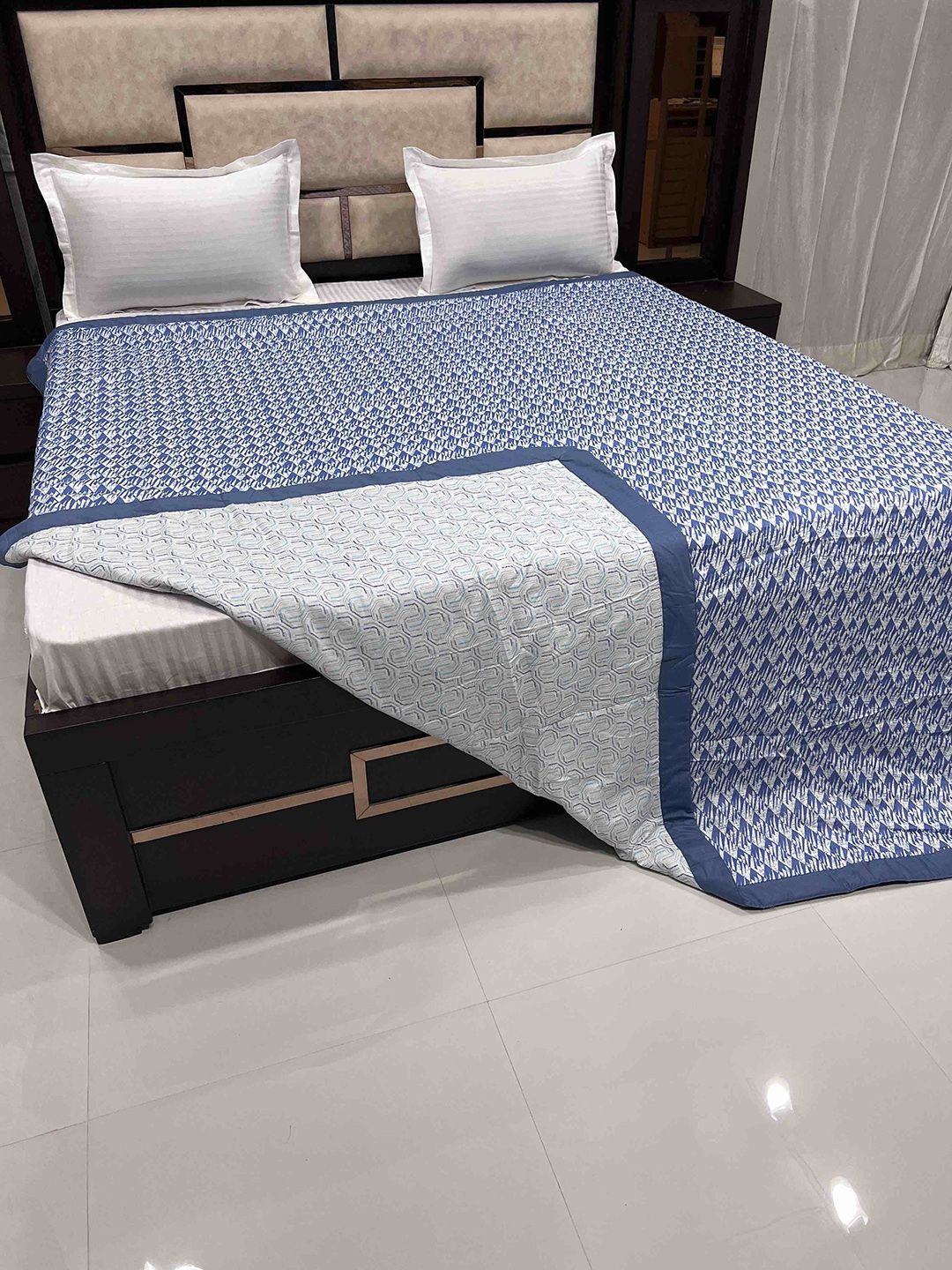 Pure Decor Blue & White Geometric AC Room 300 GSM Double Bed Cotton Dohar Price in India