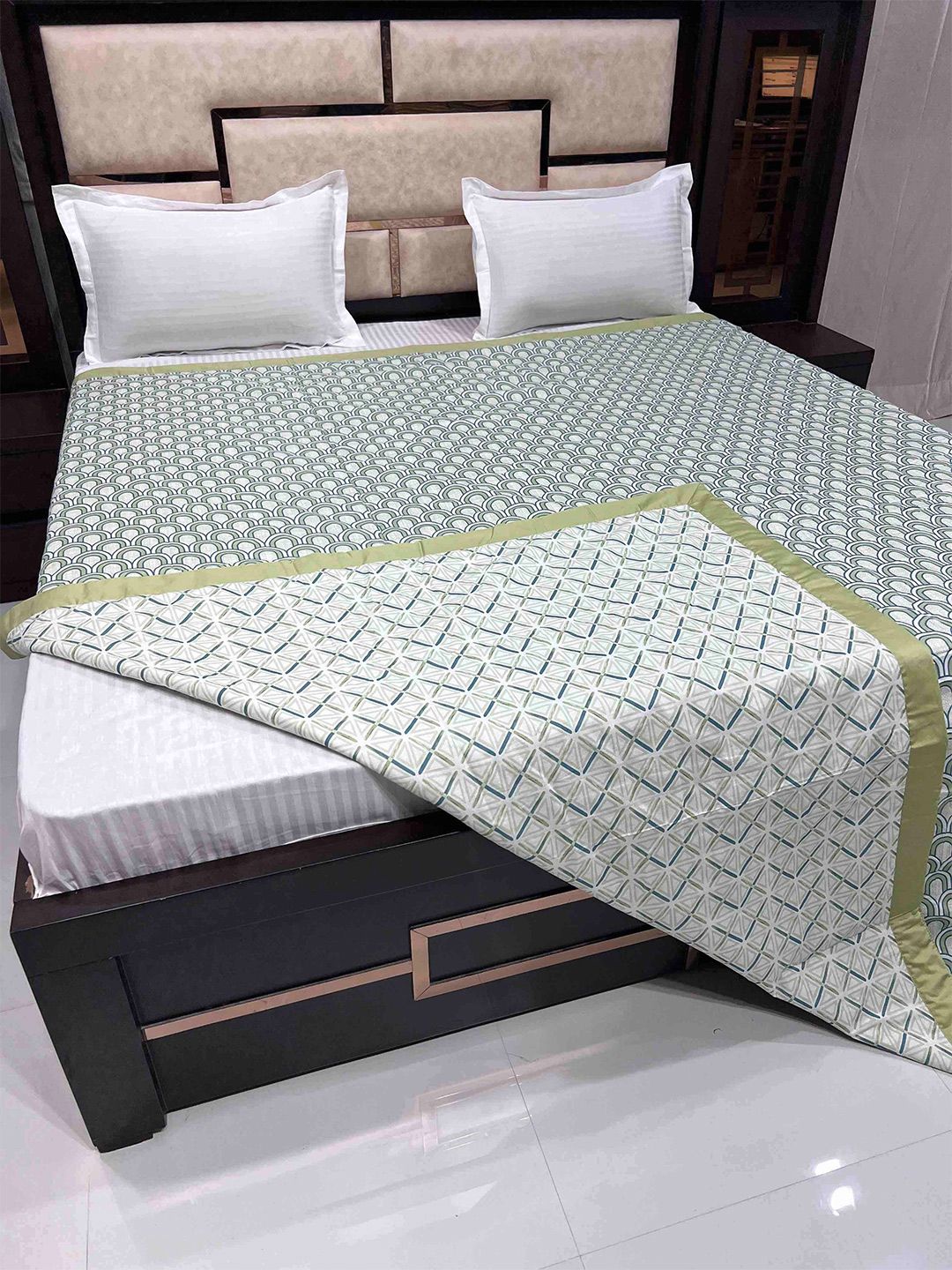 Pure Decor Green & White Geometric AC Room 300 GSM Double Bed Cotton Dohar Price in India