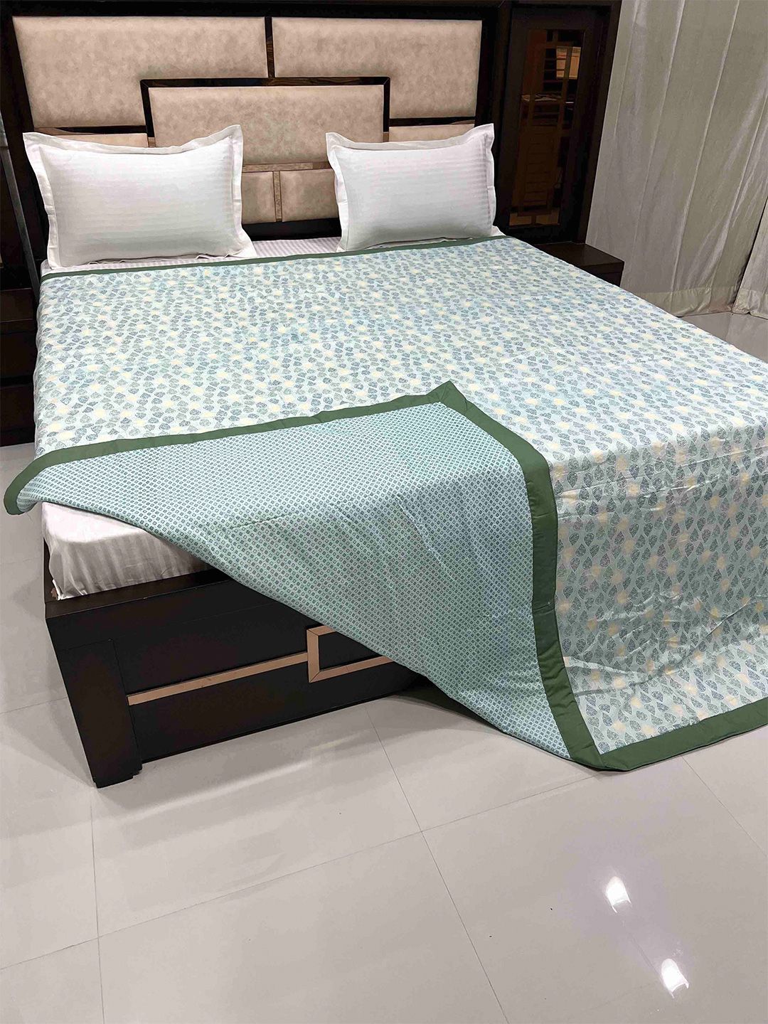 Pure Decor Green & White Ethnic Motifs AC Room 300 GSM Double Bed Cotton Dohar Price in India
