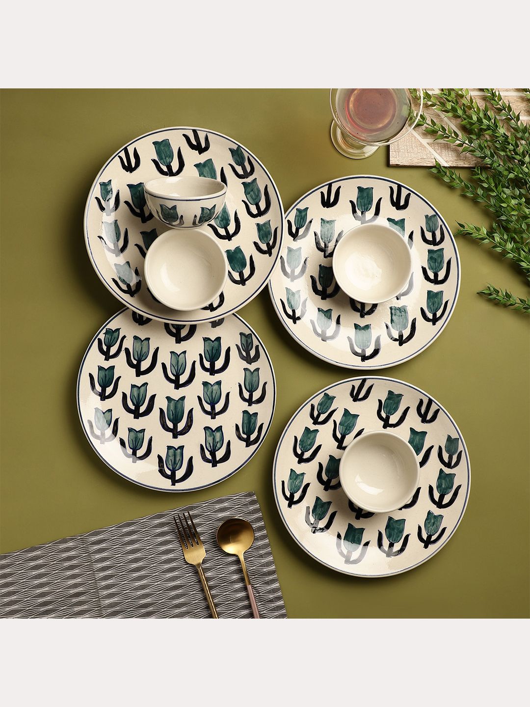 The Decor Mart White & Blue 8 Pieces Hand Painted Printed Ceramic Glossy Dinner Set Price in India