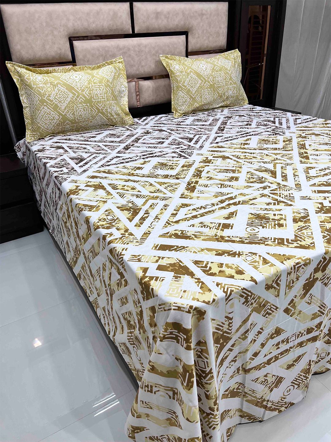 Pure Decor Abstract Printed 400 TC Pure Cotton King Bedsheet with 2 Pillow Covers Price in India