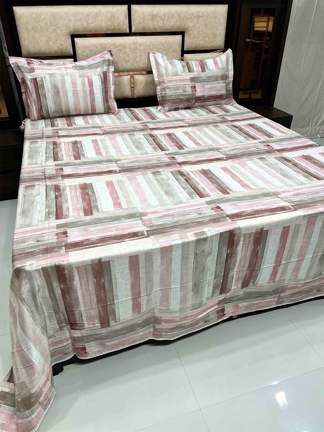 Pure Decor Printed Pure Cotton King Bedsheet with 2 Pillow Covers Price in India
