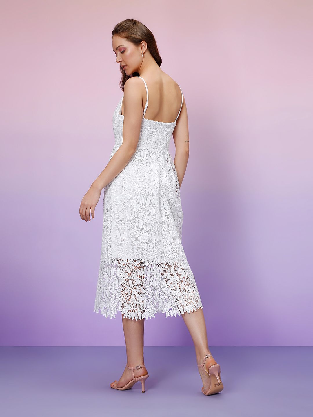 vero moda morning midi dress VERO MODA | Summer days look better in white. Light, feminine and ready for  every plan, from sunny strolls to late dinners  _____  Dress:  VMELSIE