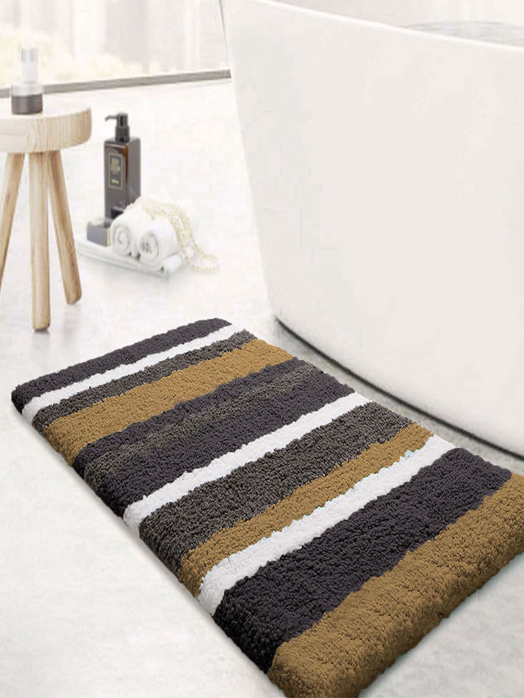 LUXEHOME INTERNATIONAL Striped 2400 GSM Bath Rug