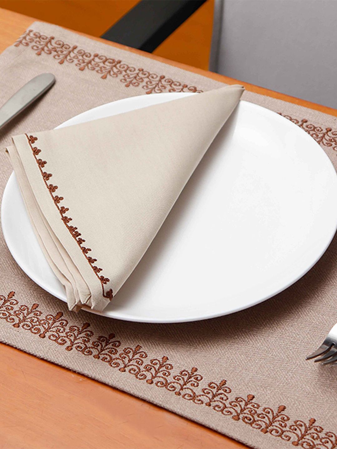ZEBA Set Of 6 Beige Embroidered Cotton Table Placemats With Napkins Price in India