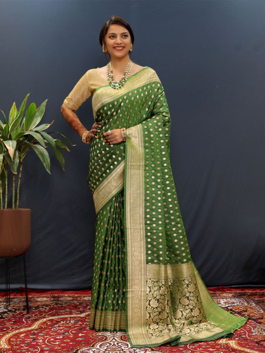 Royal Rajgharana Saree Woven Design Zari Banarasi Sarees