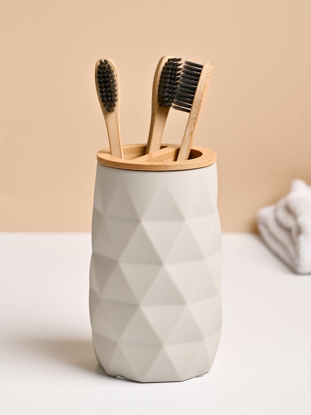 MARKET99 Grey & Brown Checked Toothbrush Holder