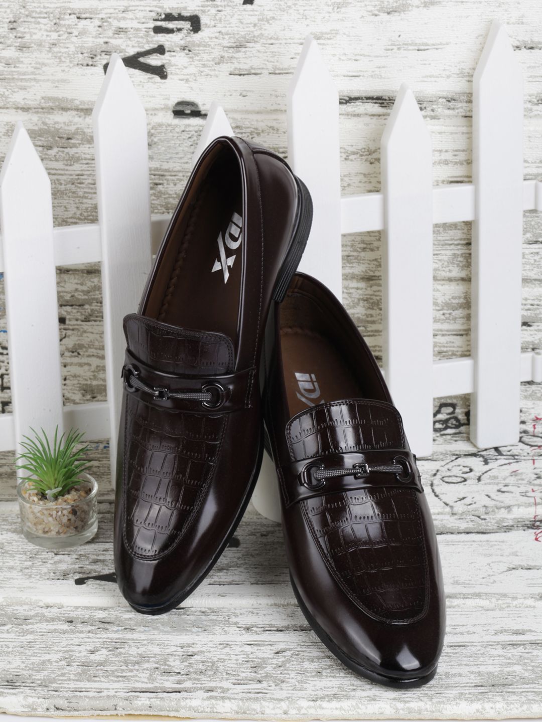 ID Men Textured Formal Loafers