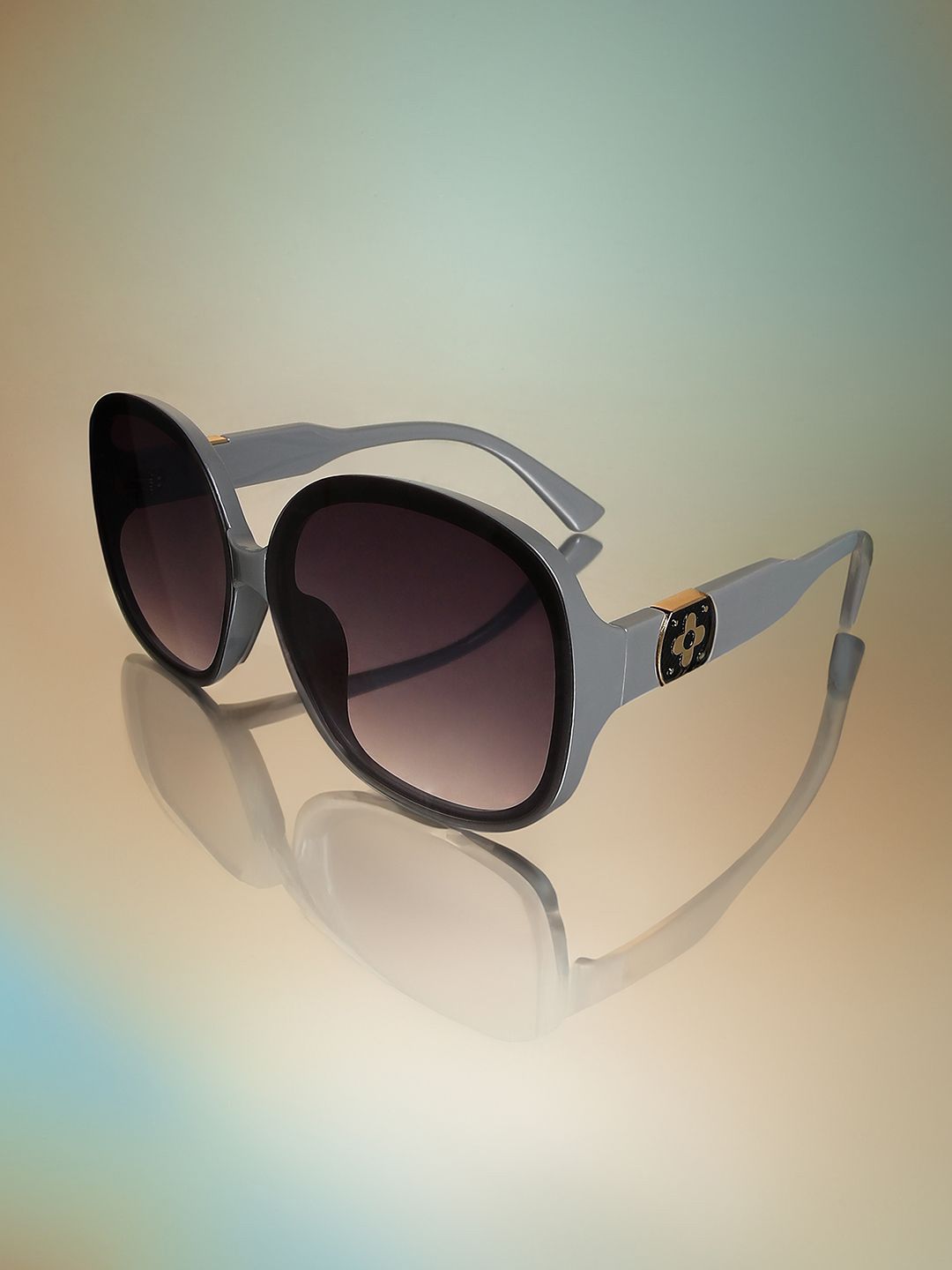 HAUTE SAUCE by Campus Sutra Women Oversized Sunglasses with Polarised Lens AW24_HSSG2593