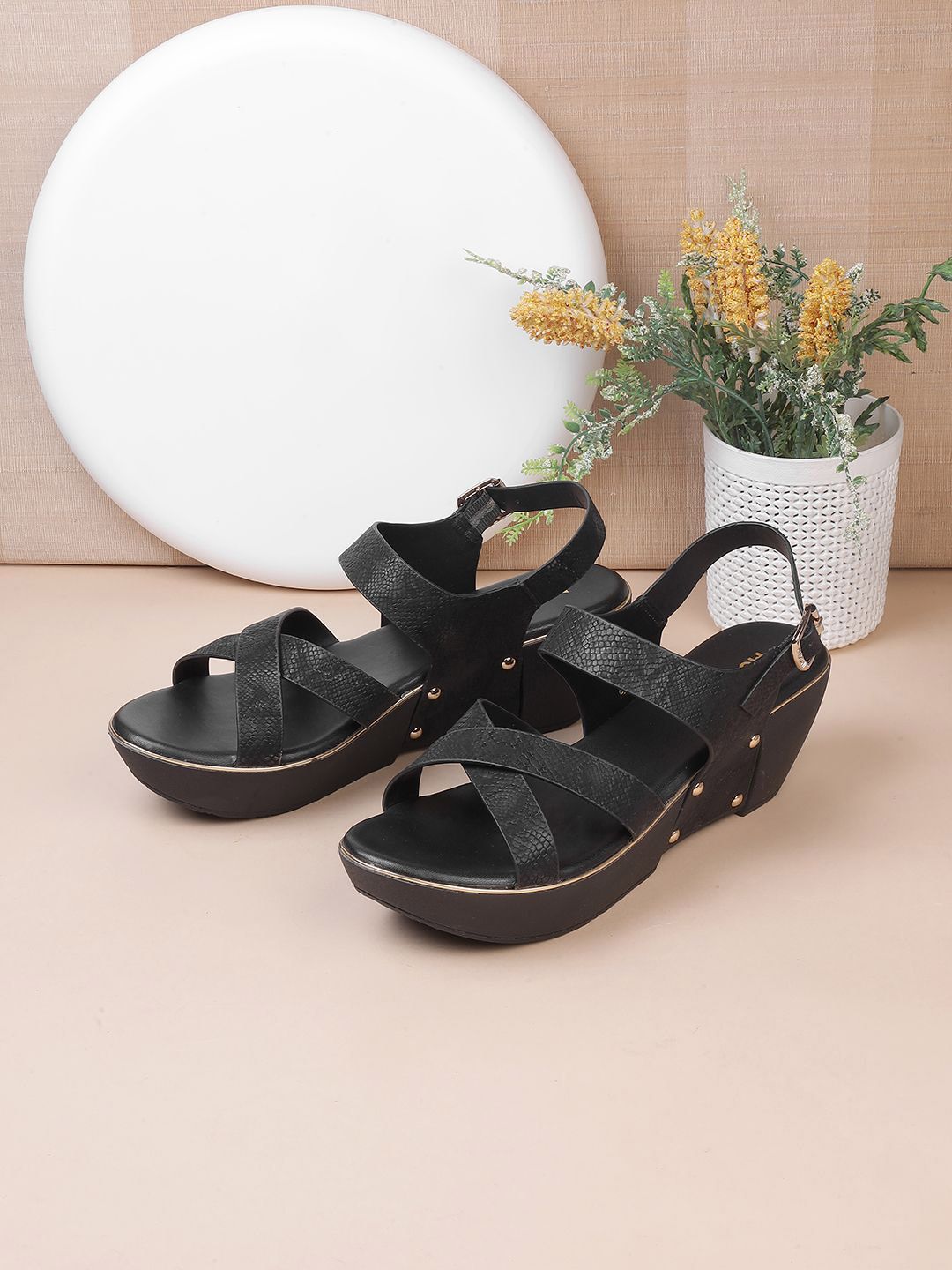 Mochi Women Flatform Heeled Sandals