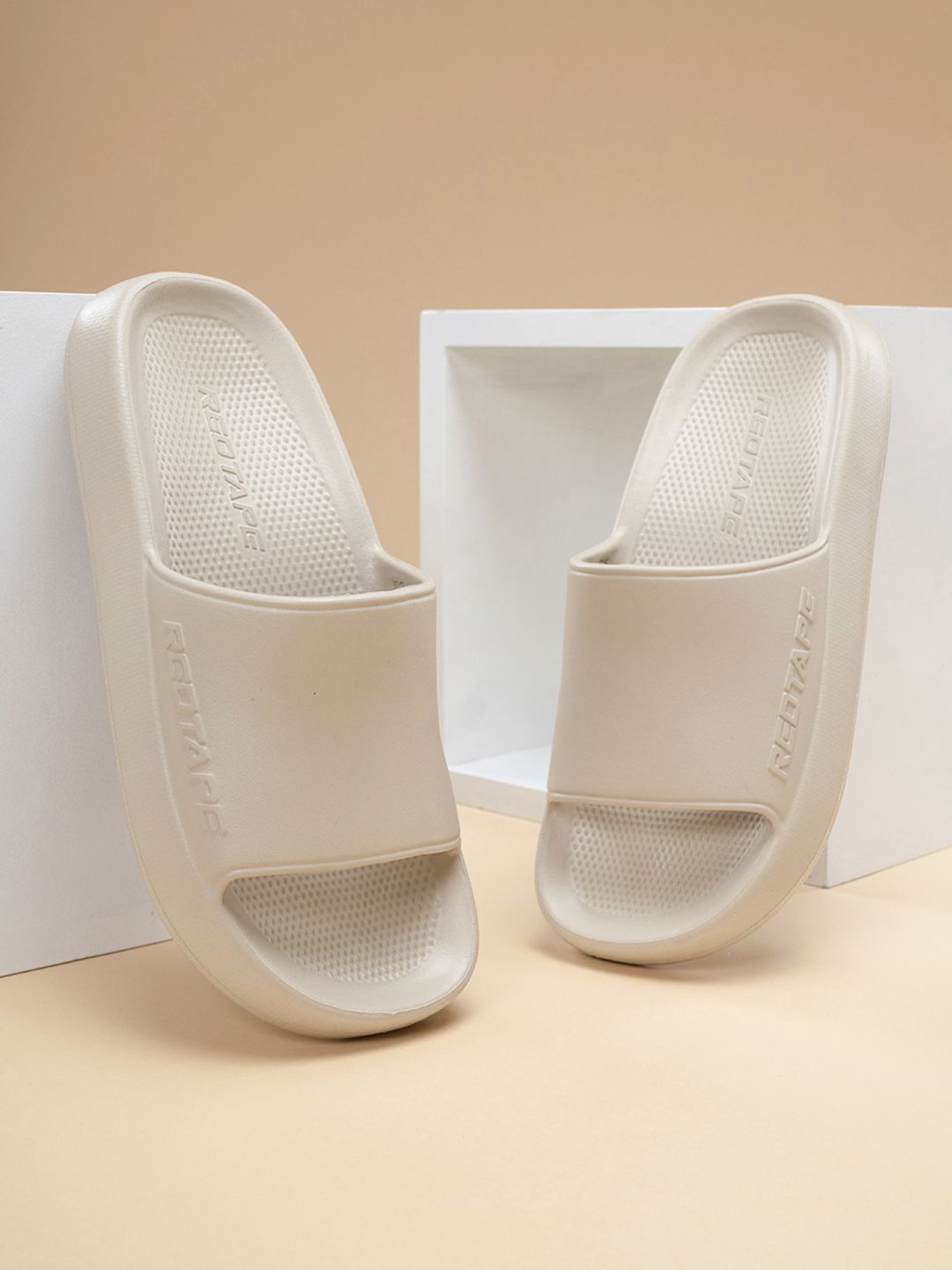 Red Tape Men Rubber Sliders